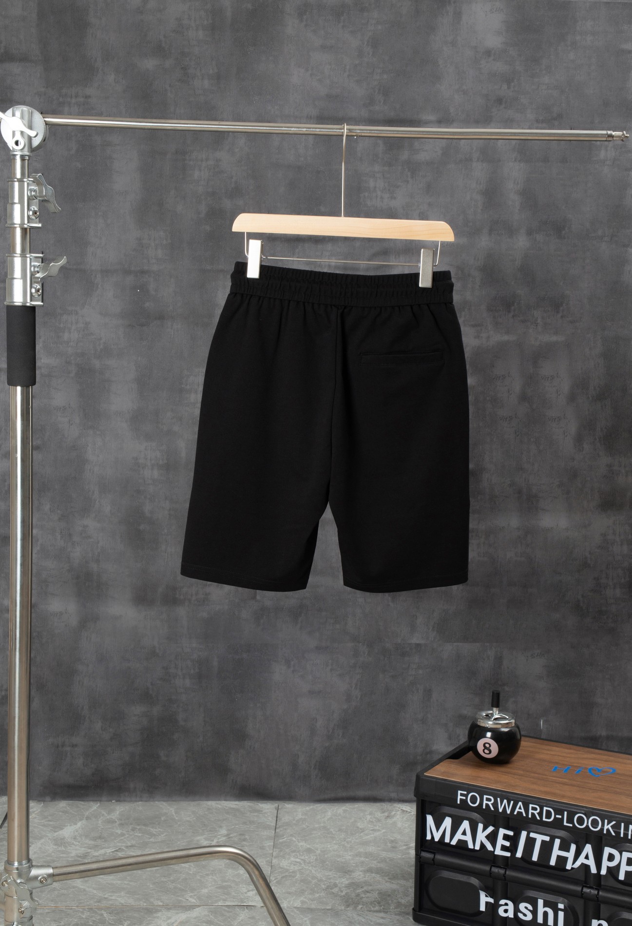 Adidasdas 2024 New Loose-Banded Shorts: High-End Comfort and Style in Gold Print - 图片 2