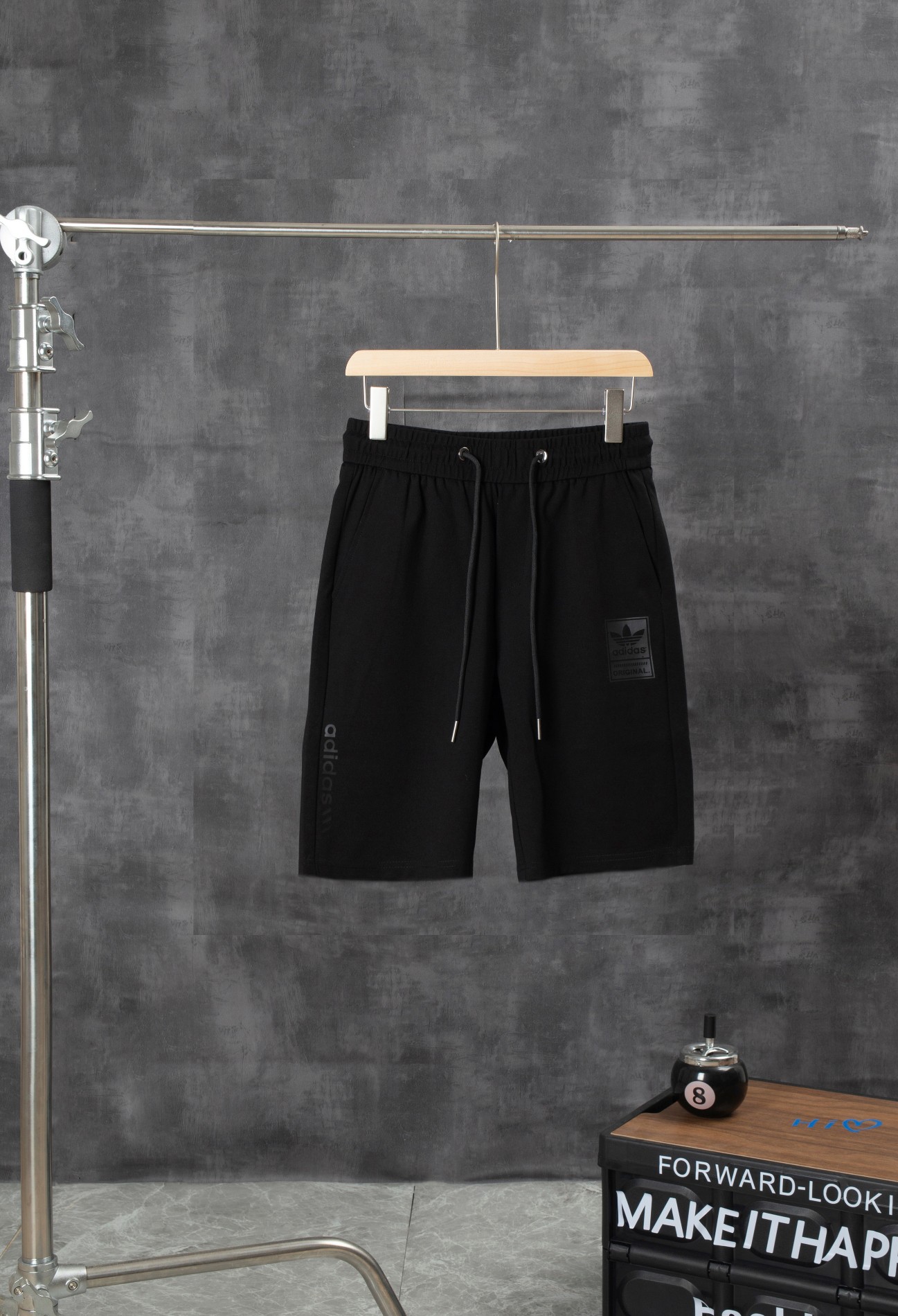 Adidasdas 2024 New Loose-Banded Shorts: High-End Comfort and Style in Gold Print - 图片 1