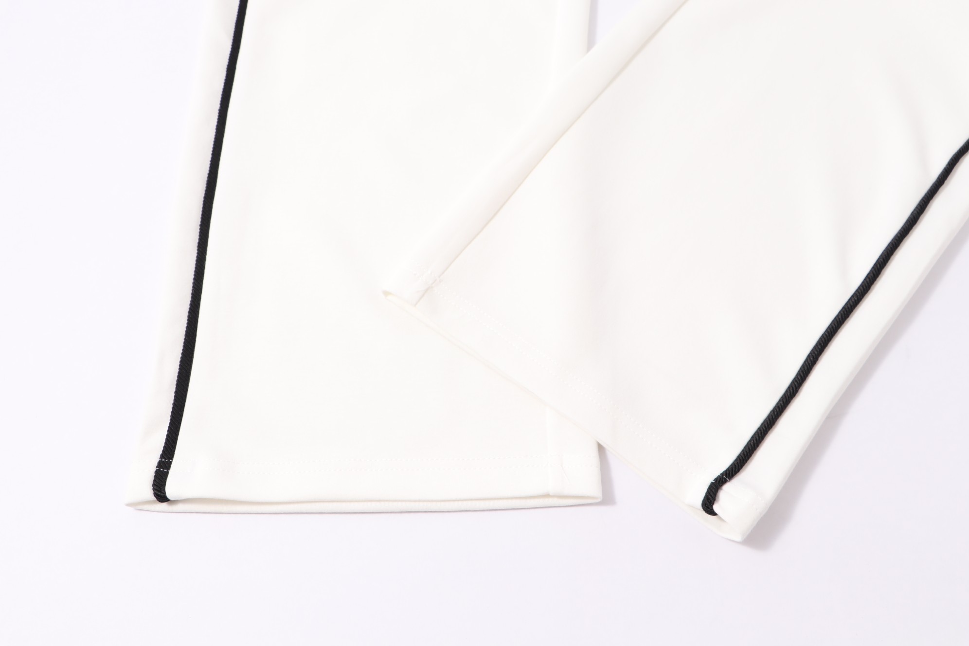 Louis Vuitton 2025 Fall/Winter White Casual Pants with Embroidered Logo 9 a1754078049283 3473