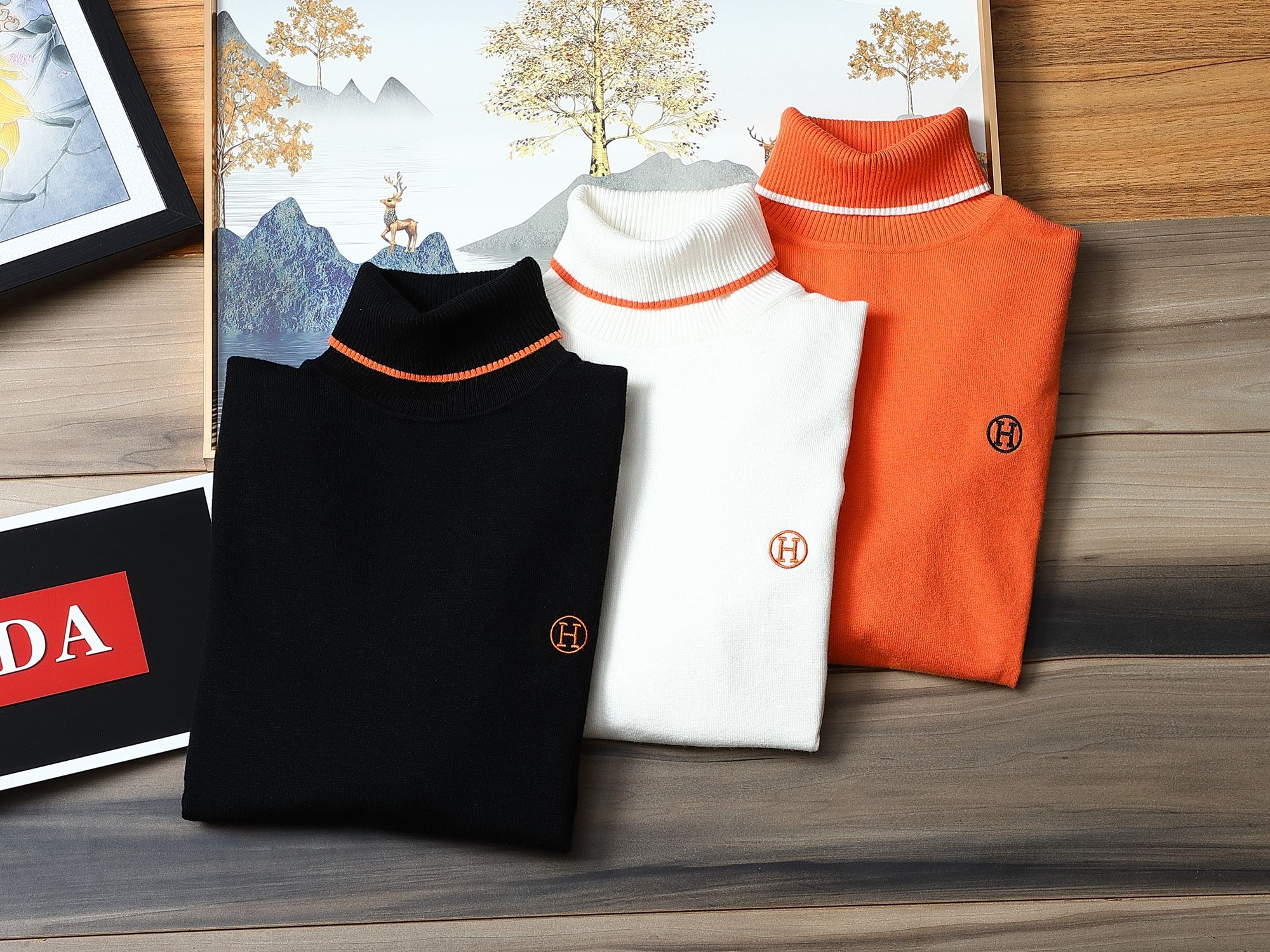 NO:600920,Can wear 200 pounds. Hermes official website 2025 autumn and winter latest thickened turtleneck sweater, hot sale counters simultaneously!  Specially made of wool blended fabric. It feels comfortable. It can be directly in contact with the skin. The logo badge is exquisite and extremely eye-catching!  The details highlight the fashionable charm of big brands. Exquisite workmanship. Three-dimensional cutting style. The wearing effect is invincible and handsome!  All three standards are complete!  Size M-3XL,,hermes,hermes,sweaters,alexander wang19860909可穿200斤 爱马仕Hermes 2025官网秋冬季最新款加厚高领毛衣,专柜同步在售爆款！特供羊毛混纺面料.手感舒适.可直接接触皮肤,logo徽章精致标志,极为抢眼！细节凸显大牌时尚魅力.精致做工.立体裁剪风格.穿着效果无敌帅气！三标齐全！码数M-3XL,,hermes,hermes,sweaters,alexander wang,Men's clothing