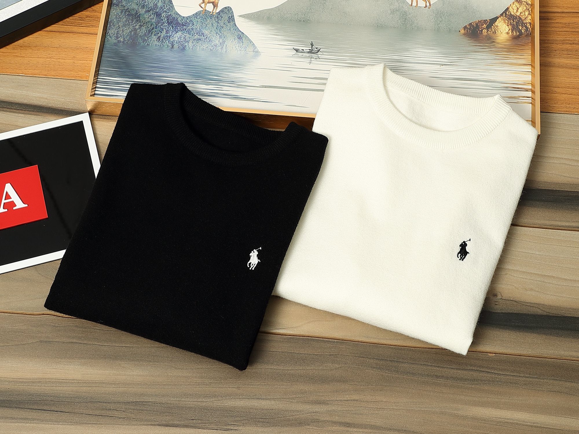 NO:597530,Can wear 200 pounds. Ralph Lauren POLO 2025 official website autumn and winter latest round neck thickened sweater, hot sale counters simultaneously!  Specially made of wool blended fabric. It feels comfortable. It can be directly in contact with the skin. The logo badge is exquisite and extremely eye-catching!  The details highlight the fashionable charm of big brands. Exquisite workmanship. Three-dimensional cutting style. The wearing effect is invincible and handsome!  All three standards are complete!  Size M-3XL,,sweaters,alexander wang19860909可穿200斤 拉夫劳伦POLO 2025官网秋冬季最新款圆领加厚毛衣,专柜同步在售爆款！特供羊毛混纺面料.手感舒适.可直接接触皮肤,logo徽章精致标志,极为抢眼！细节凸显大牌时尚魅力.精致做工.立体裁剪风格.穿着效果无敌帅气！三标齐全！码数M-3XL,,sweaters,alexander wang,Men's clothing