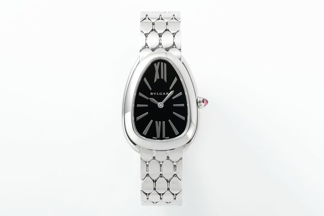 NO:727409,Bvlgari Serenti Seduttori Gilt Snake Shadow Watch [Case] The watch size is 33 mm and the thickness is 6.85. 1 Stainless steel crown, decorated with 1 convex cabochon-cut pink tourmaline 2 Silver opal dial, simple and elegant 3 Ring edge set with 38 brilliant-cut Swarovski crystal diamonds, radiant  4. The newly designed hexagonal snake-scale stainless steel bracelet is flexible and flexible. The entire strap is composed of 223 steel parts. Each piece is independently polished and processed. The process is extremely complex and equipped with a folding clasp. 5. Equipped with Bvlgari’s authentic self-made high-precision quartz movement. 6. The waterproof depth reaches 30 meters. Produced by BV, positioned as authentic craftsmanship, reaching high standards for interchangeable accessories, and no pressure to enter and exit the counter.,,bottega veneta,bvlgari19860909宝格丽SerentiSeduttori鎏金蛇影腕表【表壳】腕表尺寸33毫米、厚度6.85 1精钢表冠,饰以1颗凸形蛋面切割粉红碧玺 2银色蛋白石表盘、简洁大气 3圈口镶嵌38颗明亮式切割施华洛士奇水晶钻、光芒四射 4全新设计的六边形蛇鳞状精钢表链、柔韧灵活、整条表带由223个钢件拼组而成、每一件都独立打磨加工、工艺极其复杂,搭配折叠式表扣 5配备宝格丽正品一致自制专用高精度石英机芯 6防水深度达到30米 BV出品、定位正品工艺、达到配件可互换的高标准、出入专柜无压力.,,bottega veneta,bvlgari,Watch