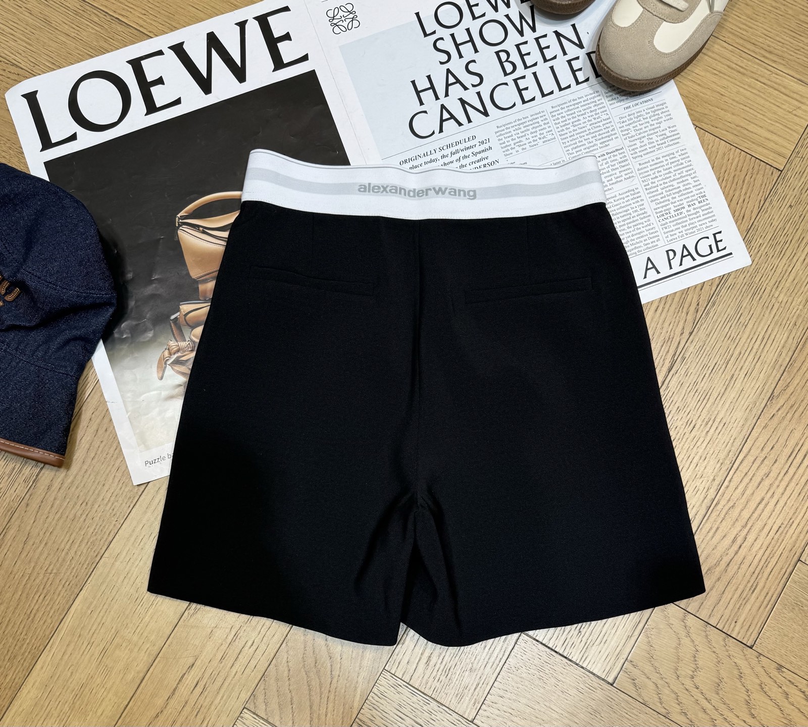 Alexander Wang High-Waisted Wool Blend Shorts with Logo Detail 6 i1746518015324 6007 0 4