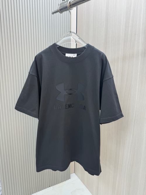 Camiseta Balenciaga x Under Armour 2025, Manga Corta, Cuello Redondo 1 Camiseta Balenciaga x Under Armour 2025, Manga Corta, Cuello Redondo
