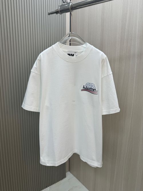 Balenciaga 25SS Crew Neck T-Shirt with Logo Print - Unisex Design 1 Balenciaga 25SS Crew Neck T-Shirt with Logo Print - Unisex Design
