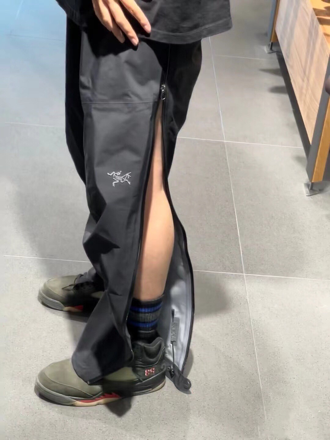 Arc'teryx Beta AR Gore-Tex Pro Shell Pants - Waterproof & Breathable 9 i1705231475 7494 7