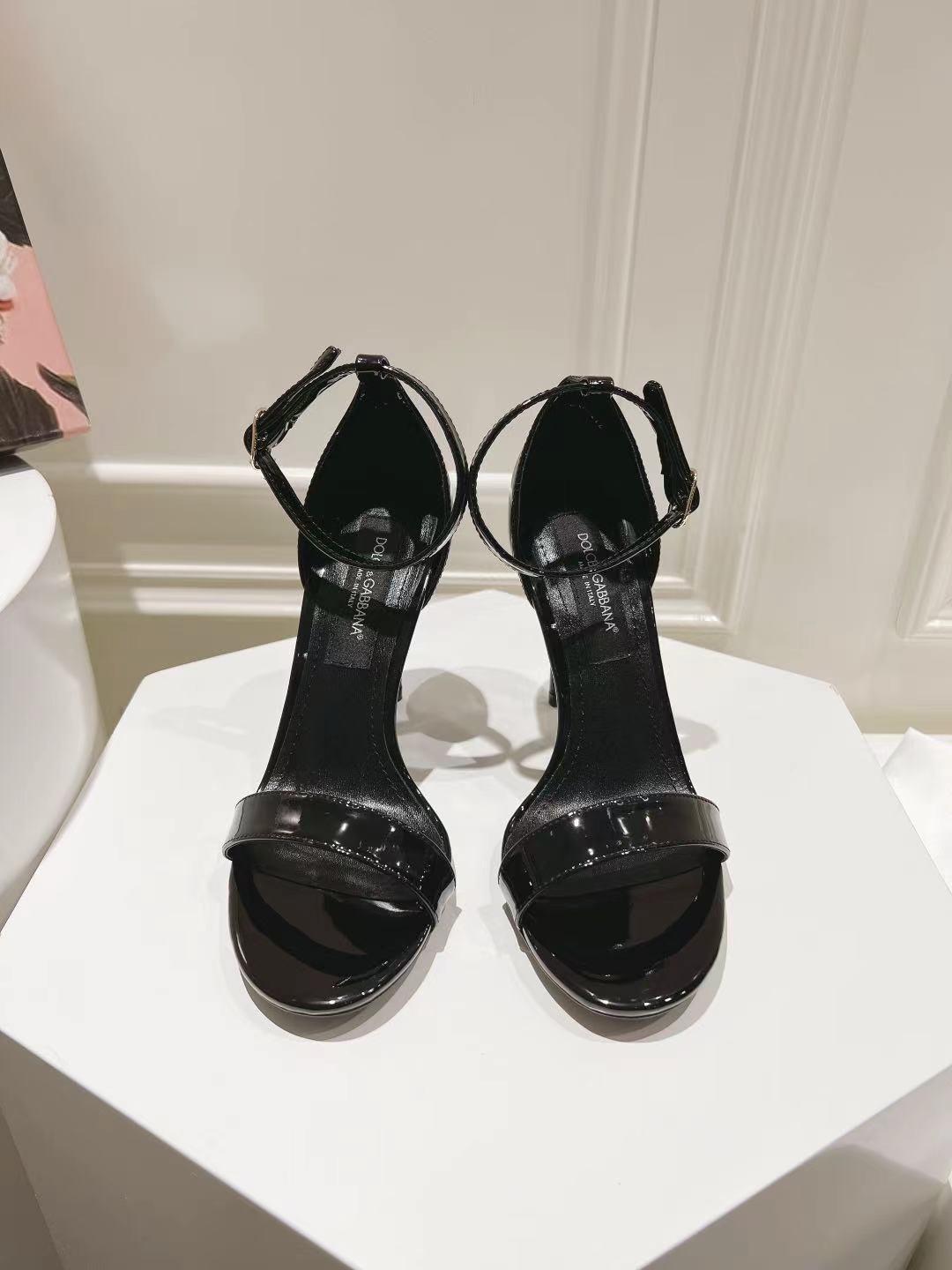 NO:260928,35-42 sizes genuine leather sole, metal fabric sheepskin inner heel height 10cm, sandals, sandals, sheepskin, Leather soles1986090935-42码数真皮大底,金属面料面羊皮内里垫脚跟高10cm,凉鞋,sandals,sheepskin,Leather soles,Women's Shoes