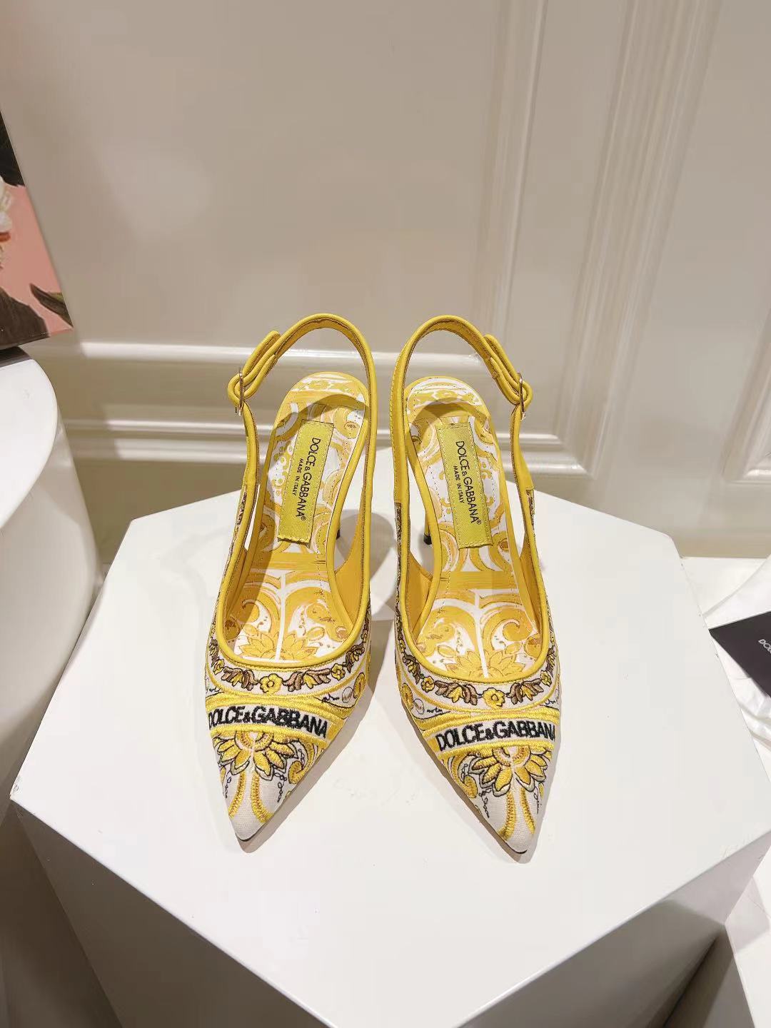 NO:260934,dg new 35-42 size genuine leather sole, pointed toe electric embroidery single shoes, sheepskin inner foot pad three types of heel height 10cm 6.5cm, sandals, Dolce & Gabbana, sandals, sheepskin, Leather soles19860909dg新款35-42码数真皮大底,尖头电绣单鞋 羊皮内里垫脚三种跟高10cm 6.5cm,凉鞋,Dolce&Gabbana,sandals,sheepskin,Leather soles,Women's Shoes