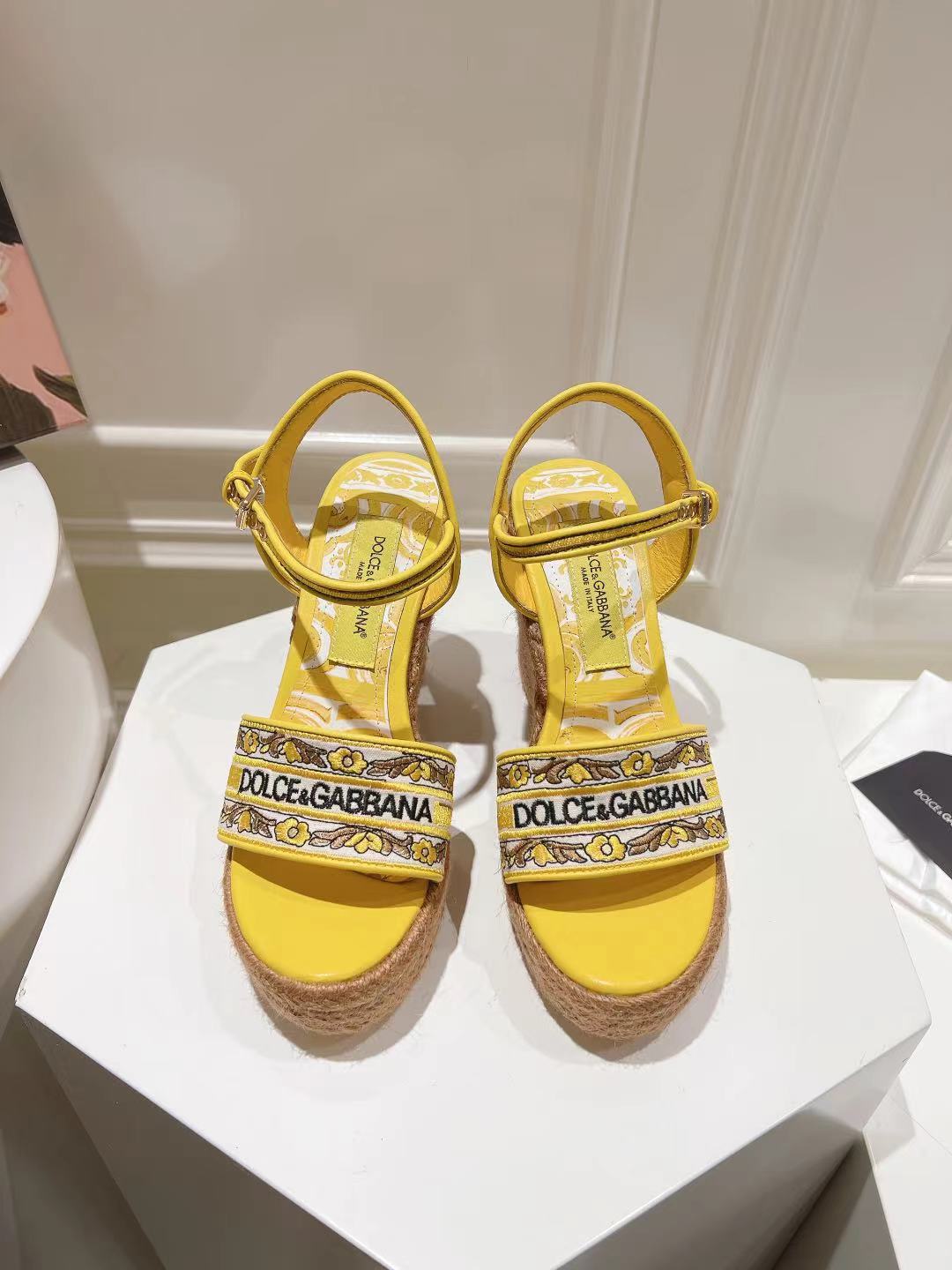 NO:168088,New 235-41 size genuine leather sole, hemp rope wedge sandals, sheepskin printed inner lining heel height 10cm, sandals, sandals, sheepskin, Leather soles19860909新款235-41码数真皮大底,麻绳坡跟凉鞋 羊皮印花内里垫脚跟高10cm,凉鞋,sandals,sheepskin,Leather soles,Women's Shoes