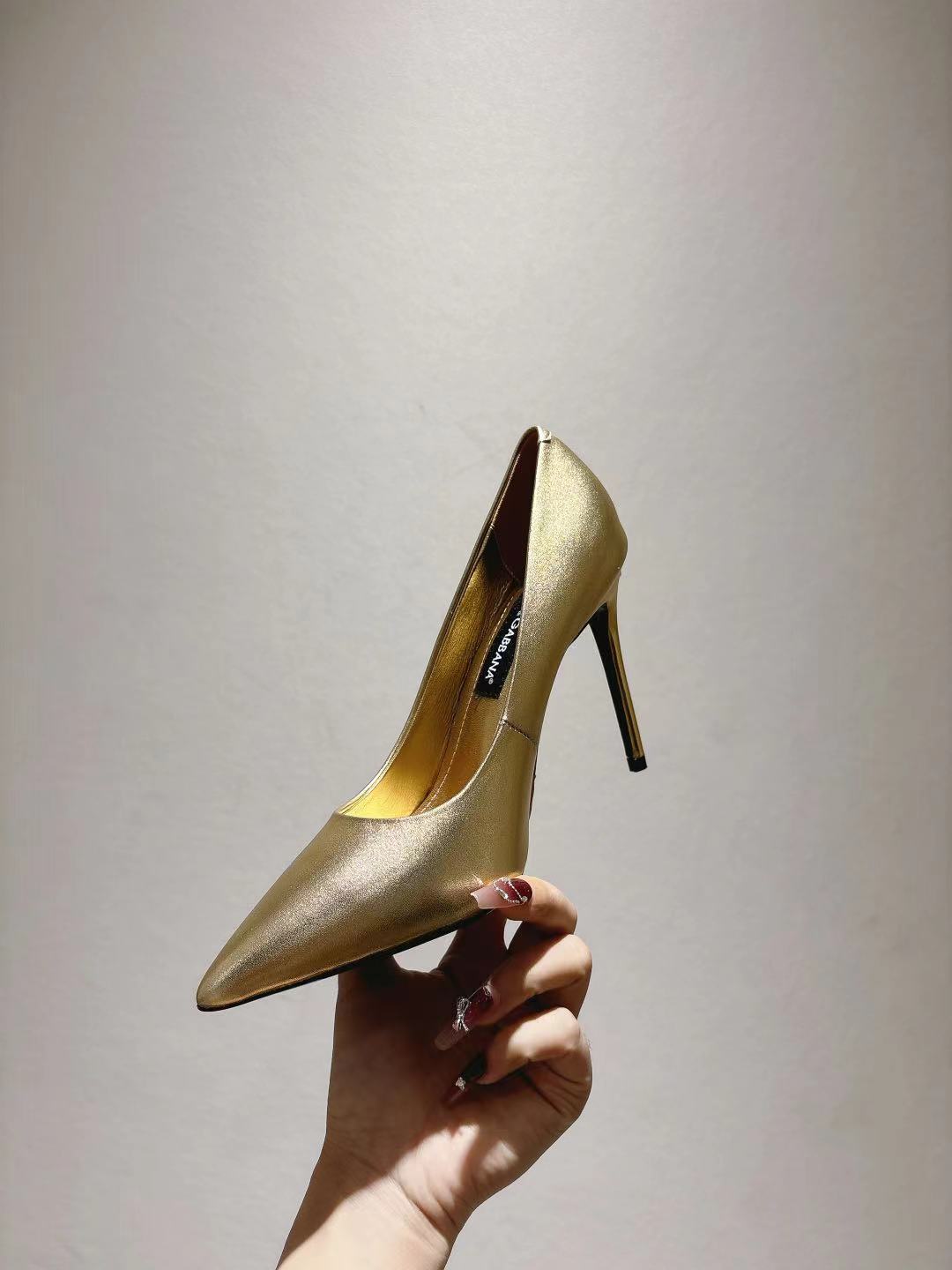 “Oxen-Skin Prototypes for Shoes in Various Sizes and Materials” - 图片 4