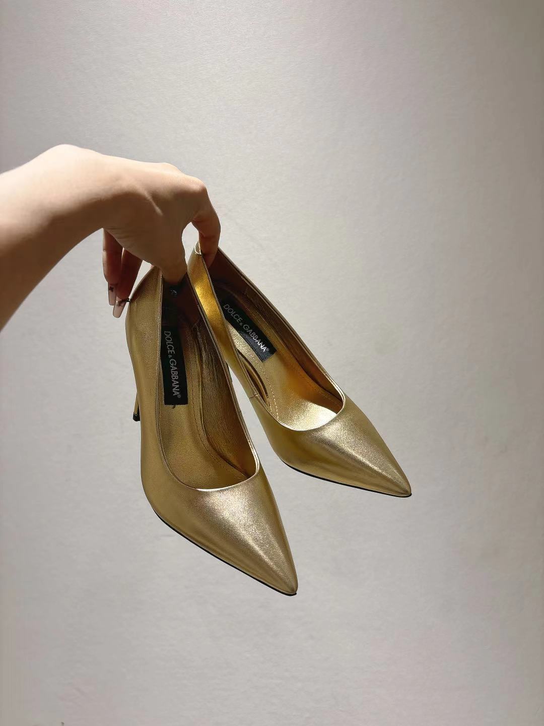 NO:443876,Original cowhide material, genuine leather outsole, sheepskin insole, size 35-42, two heels height 10 cm 6.5 cm, high heels, cowhide, sheepskin, Leather soles19860909原版牛皮材料,真皮大底,羊皮鞋垫,35-42码数 两种跟高10 cm 6.5cm,高跟鞋单鞋,high heels,cowhide,sheepskin,Leather soles,Women's Shoes