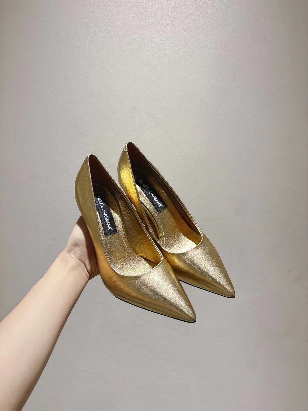 “Oxen-Skin Prototypes for Shoes in Various Sizes and Materials” - 图片 2