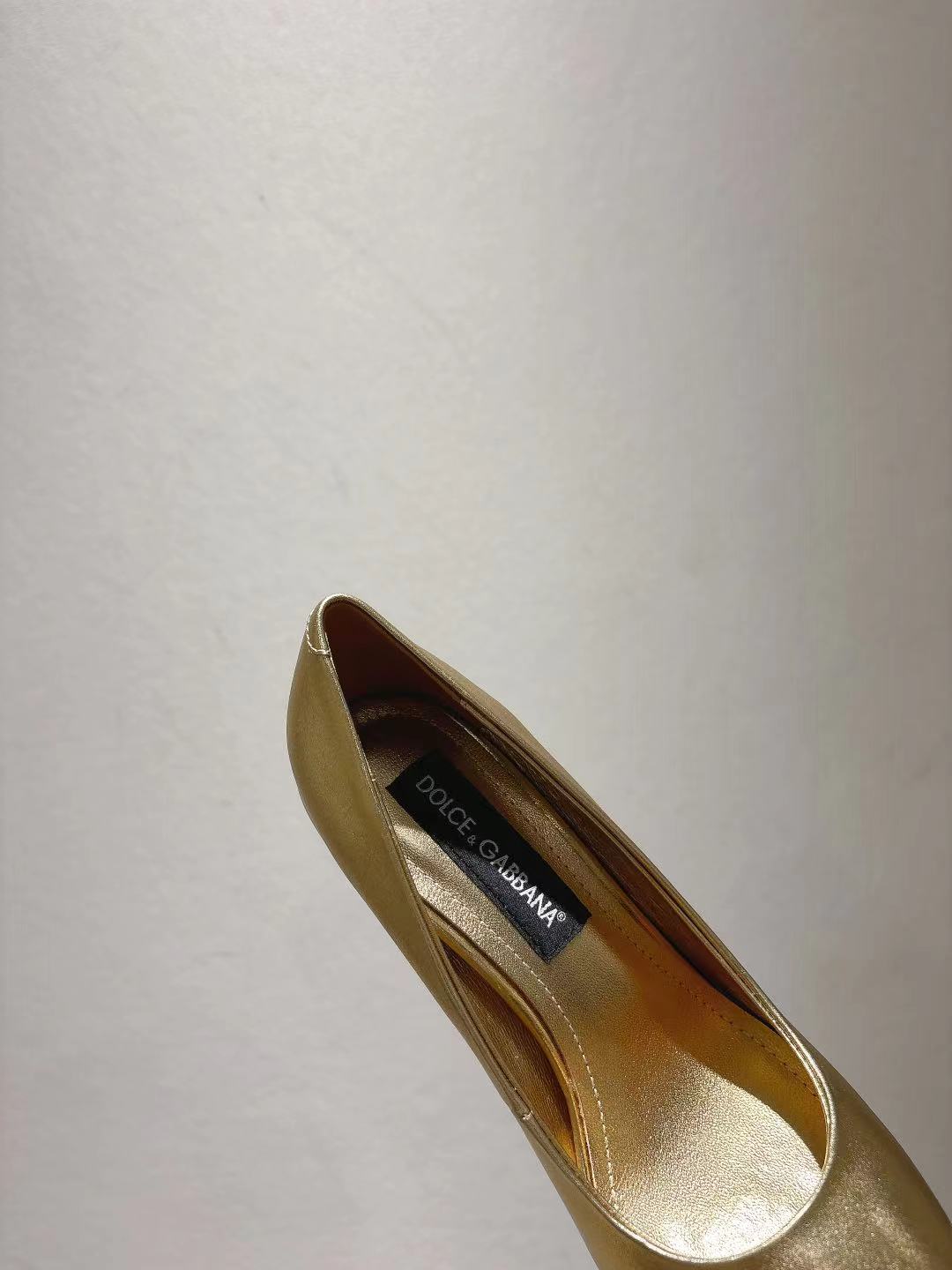 “Oxen-Skin Prototypes for Shoes in Various Sizes and Materials” - 图片 6