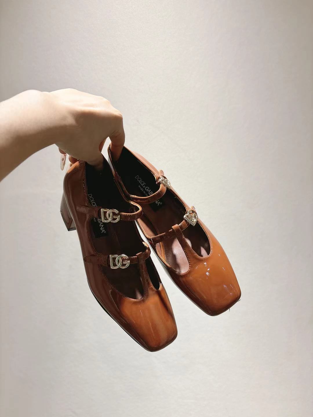 NO:485167,DG small square head new model, size 35-42 genuine leather sole, ox patent leather face sheepskin inner foot pad, heel height 3.5cm, single shoes, sheepskin, Leather soles19860909dG小方头新款,35-42码数真皮大底,牛漆皮面羊皮内里垫脚 跟高3.5cm,单鞋,sheepskin,Leather soles,Women's Shoes