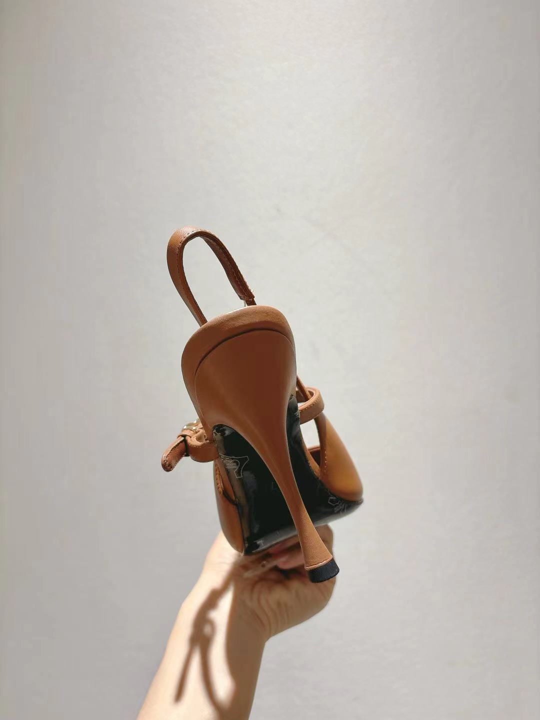 p290 
 dG尖头新款，35-42码数真皮大底，牛皮面  羊皮内里垫脚  跟高6.5cm  10cm