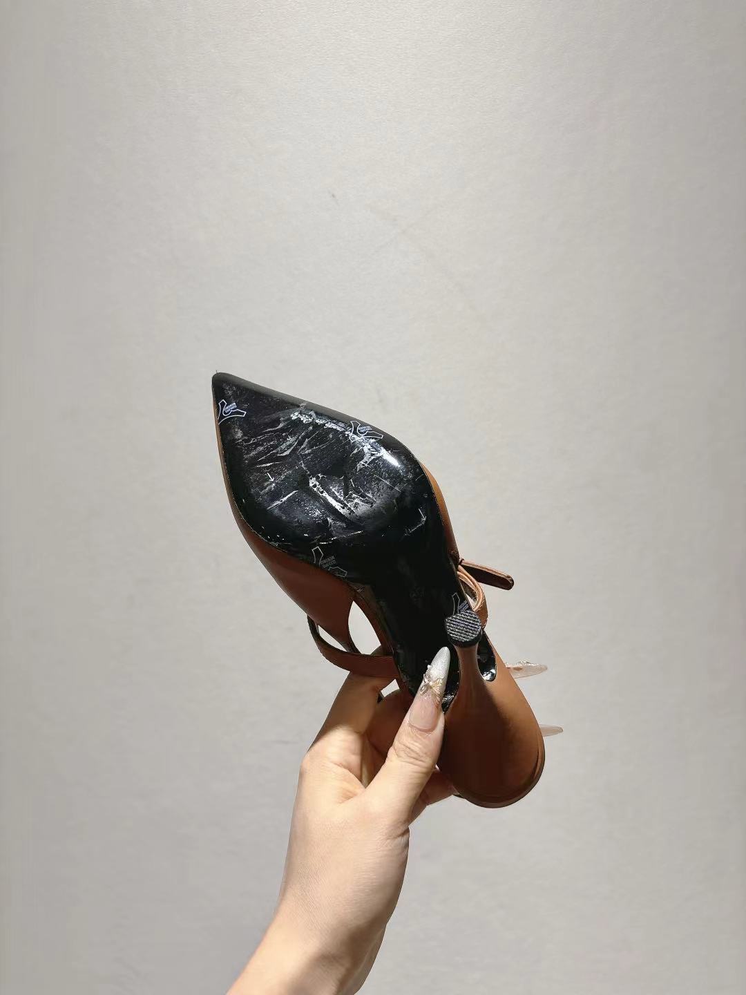 p290 
 dG尖头新款，35-42码数真皮大底，牛皮面  羊皮内里垫脚  跟高6.5cm  10cm