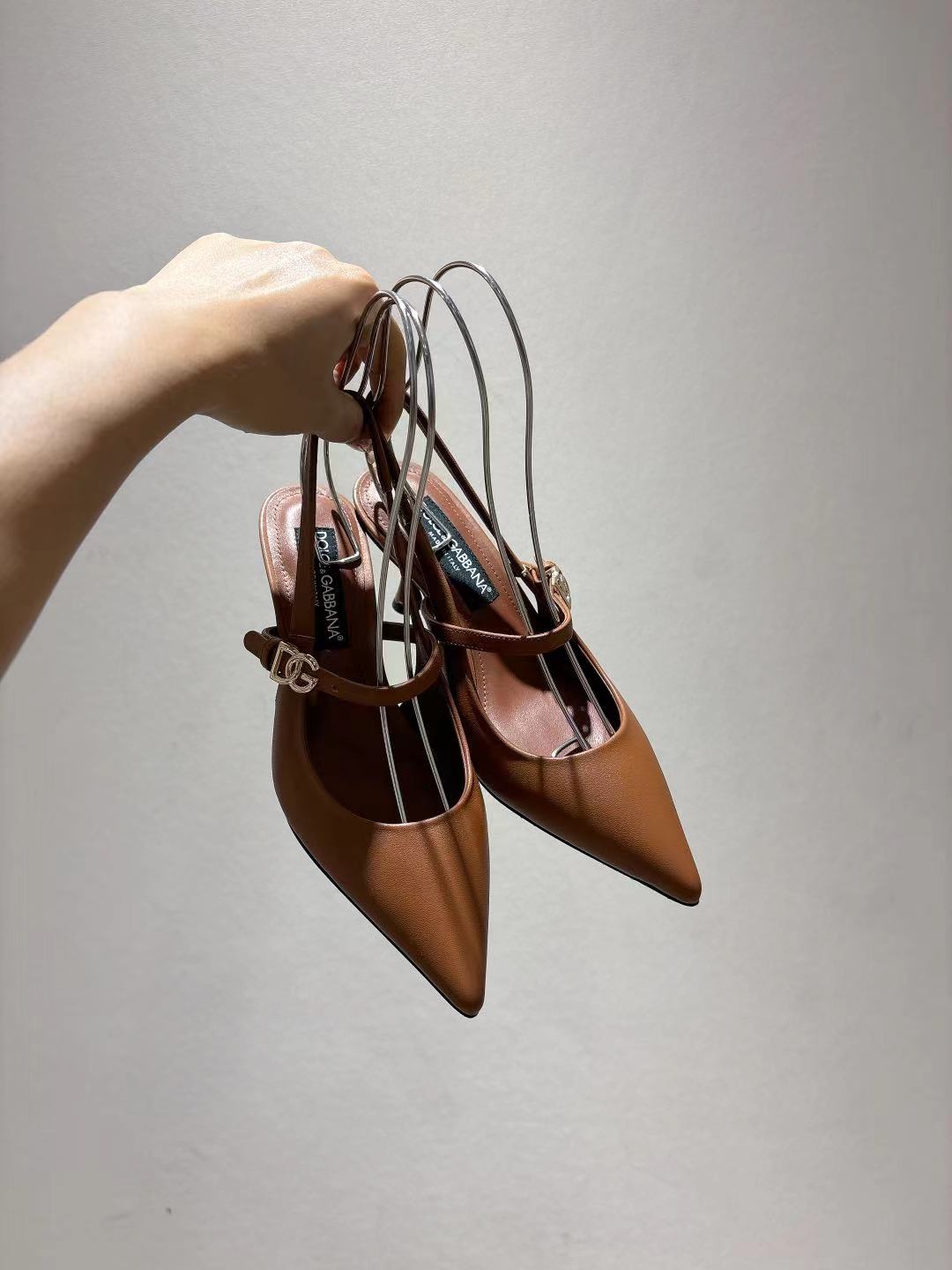 NO:485160,DG pointed toe new style, 35-42 sizes genuine leather large sole cowhide surface, sheepskin inner foot pad, heel height 6.5cm 10cm, sandals, single shoes, sandals, cowhide, sheepskin, Leather soles19860909dG尖头新款,35-42码数真皮大底头层牛皮面 羊皮内里垫脚 跟高6.5cm 10cm,凉鞋单鞋,sandals,cowhide,sheepskin,Leather soles,Women's Shoes