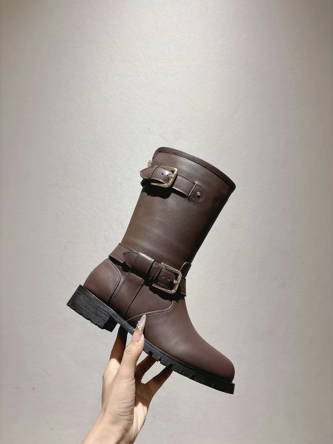 NO:493386,dG 10-inch small round toe new boots, 35-42 yards, top layer cowhide cowhide inner footbed, heel height 3.5cm, boots, boots, cowhide19860909dG10寸小圆头新款靴子,35-42码数 头层牛皮面牛皮内里垫脚 跟高3.5cm,靴子,boots,cowhide,Women's Shoes
