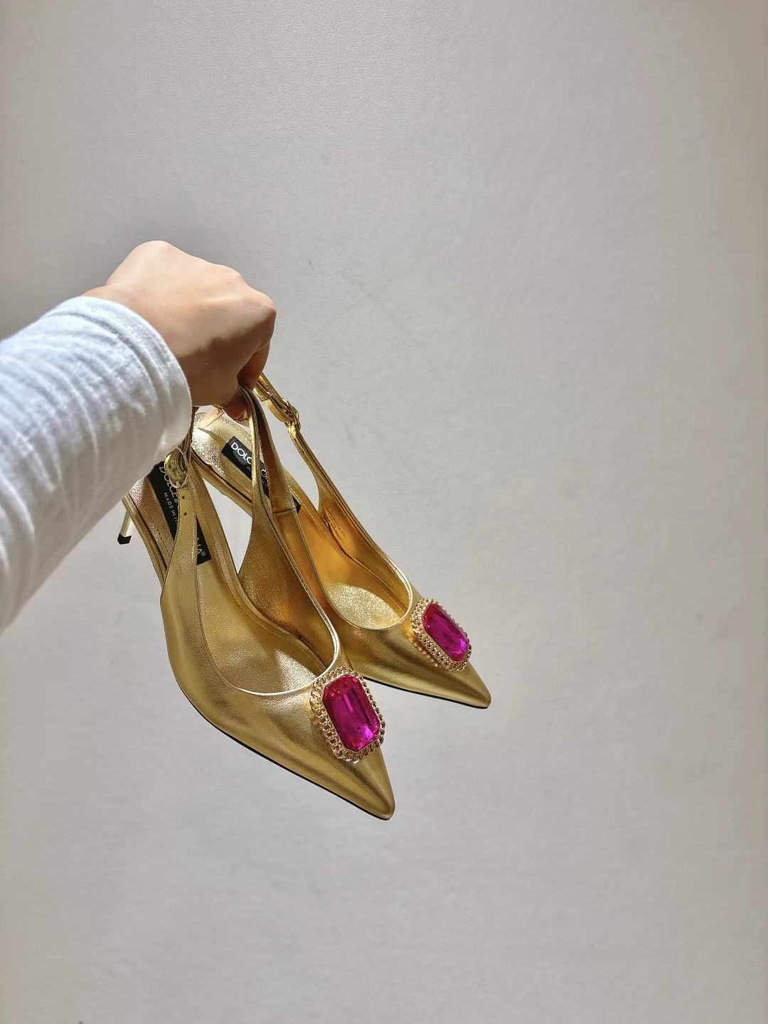 NO:721968,New style 34-42 size leather outsole, pointed toe patent leather fabric shoes, sheepskin lining, heel height 6.510cm (34-42 size customization is non-returnable and non-exchangeable), sandals, sandals, sheepskin, Leather soles19860909新款 34-42码数真皮大底,尖头漆皮面料单鞋 羊皮内里垫脚 跟高6.510cm (34 42码数定制不退不换),凉鞋,sandals,sheepskin,Leather soles,Women's Shoes