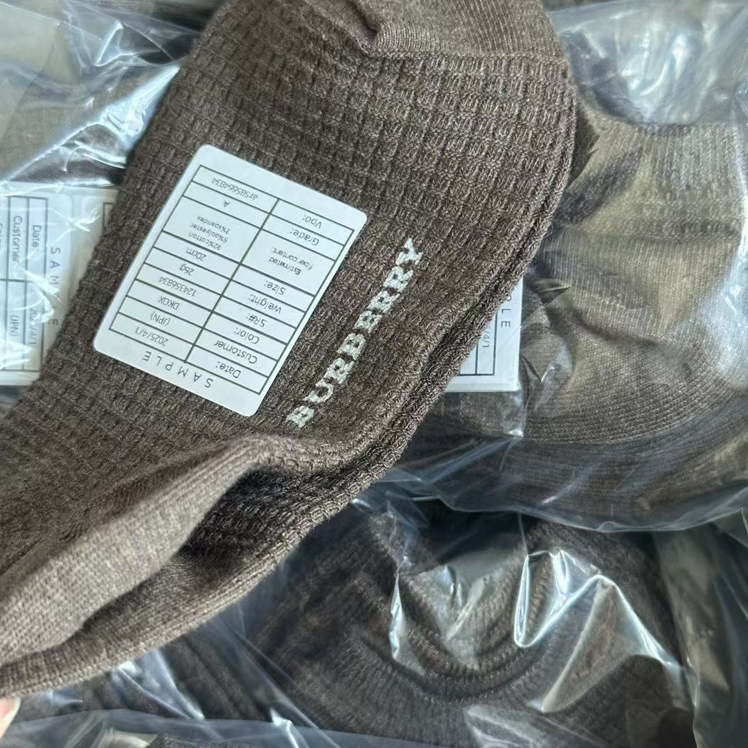 65💰3双包邮 （编号52）
正品保真 BUR 船袜  伊势丹百货订单  船袜 手工对目  （适合 38～42脚）数量只有几十双