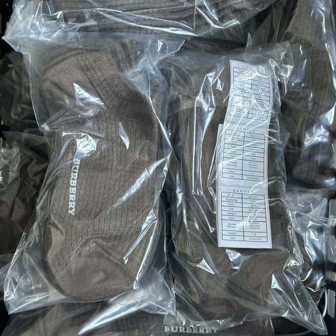 65💰3双包邮 （编号52）
正品保真 BUR 船袜  伊势丹百货订单  船袜 手工对目  （适合 38～42脚）数量只有几十双