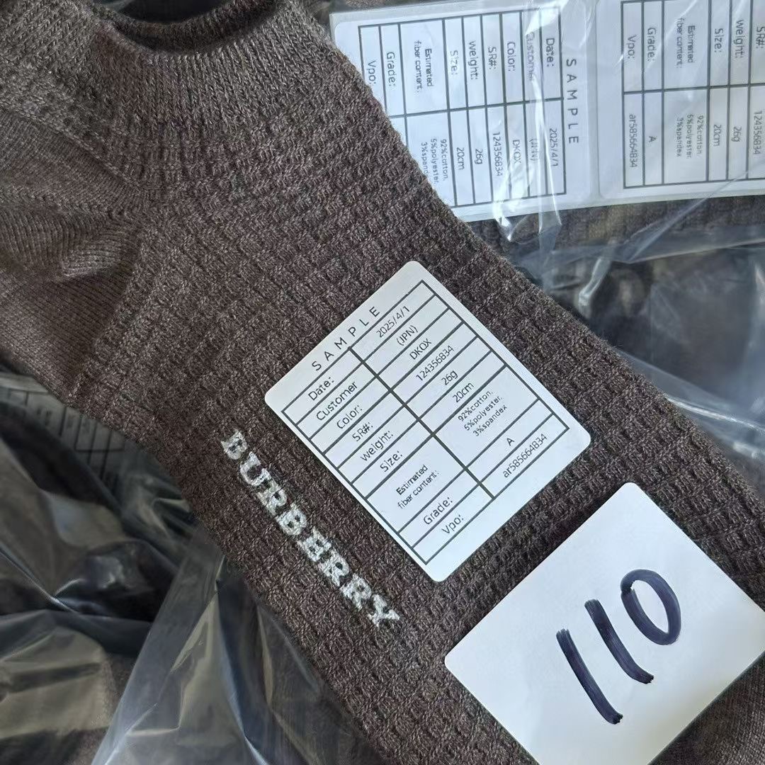 65💰3双包邮 （编号52）
正品保真 BUR 船袜  伊势丹百货订单  船袜 手工对目  （适合 38～42脚）数量只有几十双