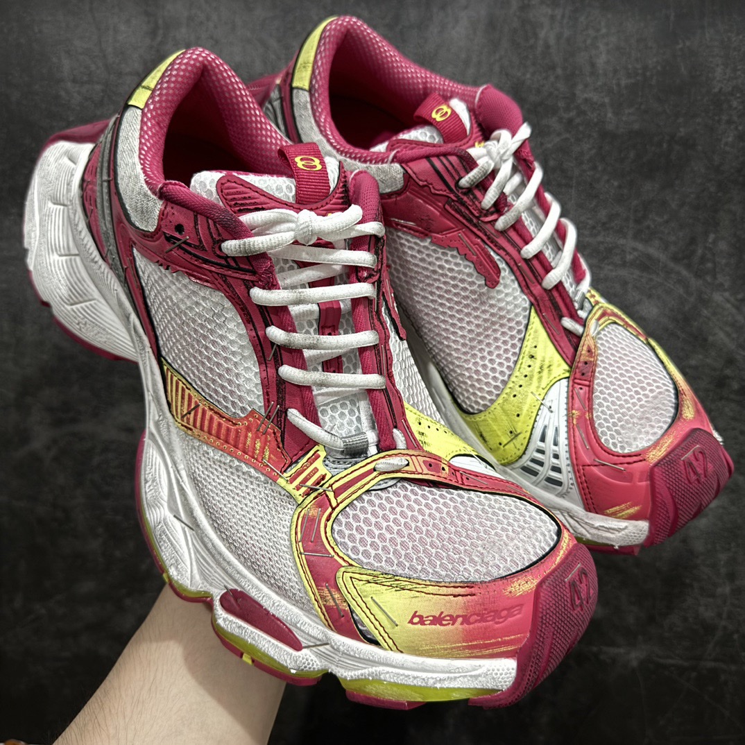 NO:705819,Balenciaga Stapler Balenciaga 14th Generation 11XL Mesh Style Black Well-known Parisian manufacturer Pure Original 14th Generation internet famous dad shoes Staple style Spring and Summer Series Official synchronization While continuing the Balenciaga Runner silhouette and complex upper plastic structure, the taller, wider and convex outsole continues to continue the retro dad trend!  Equipped with a soft foam outsole, the overall weight is reduced, adapting to more people, and easily interpreting the retro trend!  The original large box is 100% restored to the official configuration from the inside out. It is a top-notch version that will crush all versions!  Size 35 36 37 38 39 40 41 42 43 44 45 46 Code DF440460, dad shoes, balenciaga, balenciaga19860909Balenciaga Stapler 巴黎世家14代 11XL网纱款 黑色 知名巴黎大厂纯原 14代网名老爹鞋 订书针款 春夏系列 官方同步 在延续 Balenciaga Runner 轮廓和复杂鞋面塑胶结构的同时 增高宽体外凸的大底 继续延续复古老爹风向标！ 搭载柔软发泡材质大底 整体重量减轻 适应更多人群 轻松演绎复古潮流！ 原装大盒从里到外一切百分百还原官方配置 顶级专供碾压一切版本！ 尺码35 36 37 38 39 40 41 42 43 44 45 46 编码DF440460,老爹鞋,balenciaga,balenciaga,Women's Shoes