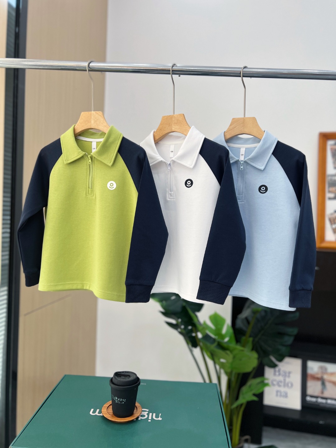 Ventas 89.9@ Una pieza 120-170 Camiseta interior polo de cuello redondo con cremallera parcial Colores: Blanco, Azul ci…