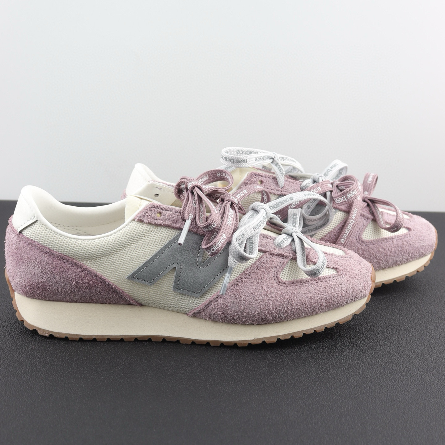 NB471 6色合集！
M版！尺码36-47全码出货！
市售第一梯队货品！长期专供国外专柜！
官方同步zp尺码！原档案大底研发！
细节品鉴！编码LBH260！