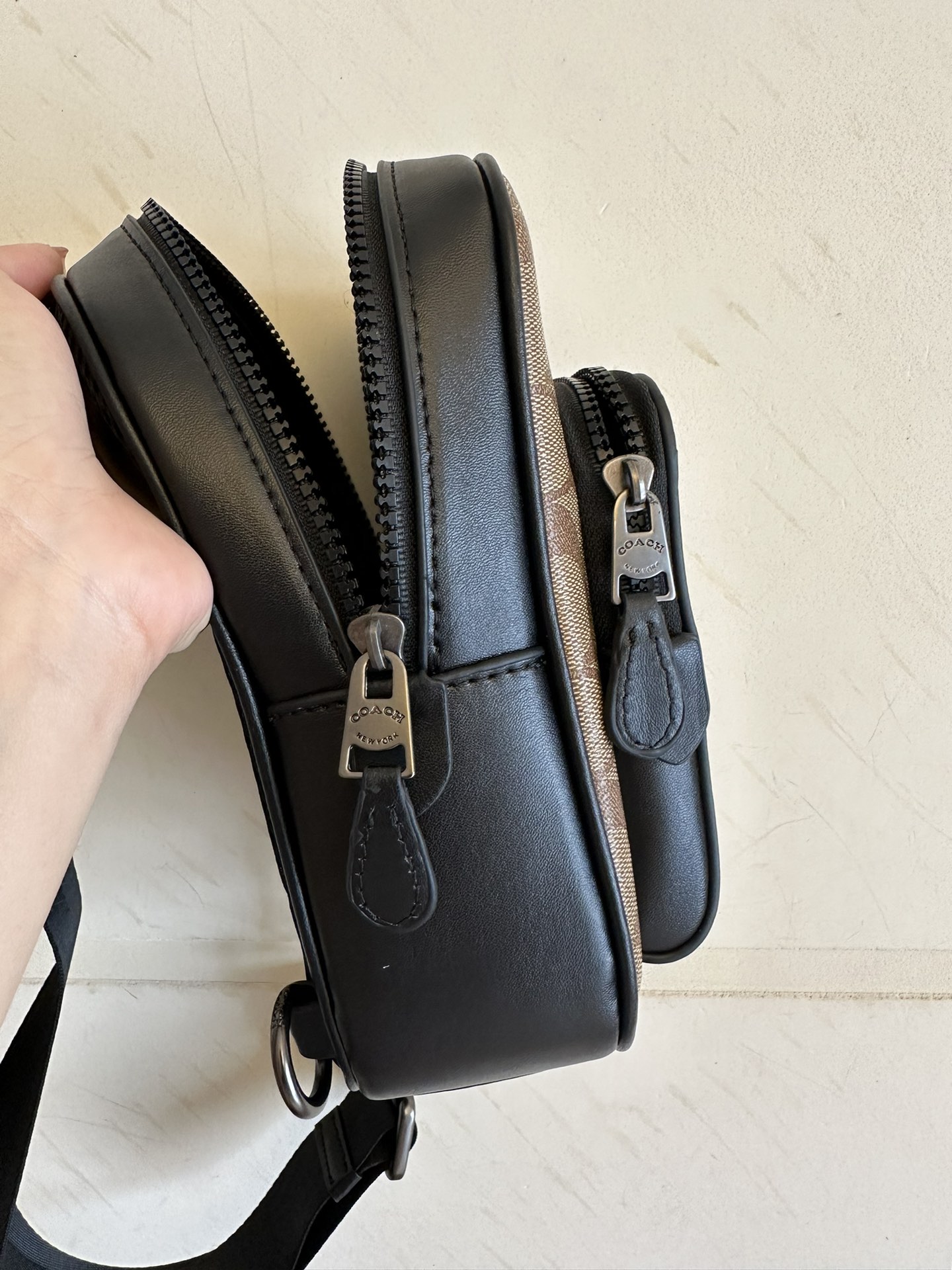 Coach 新款COACH蔻驰CL412奥莱WEST牛皮男款斜背包胸包