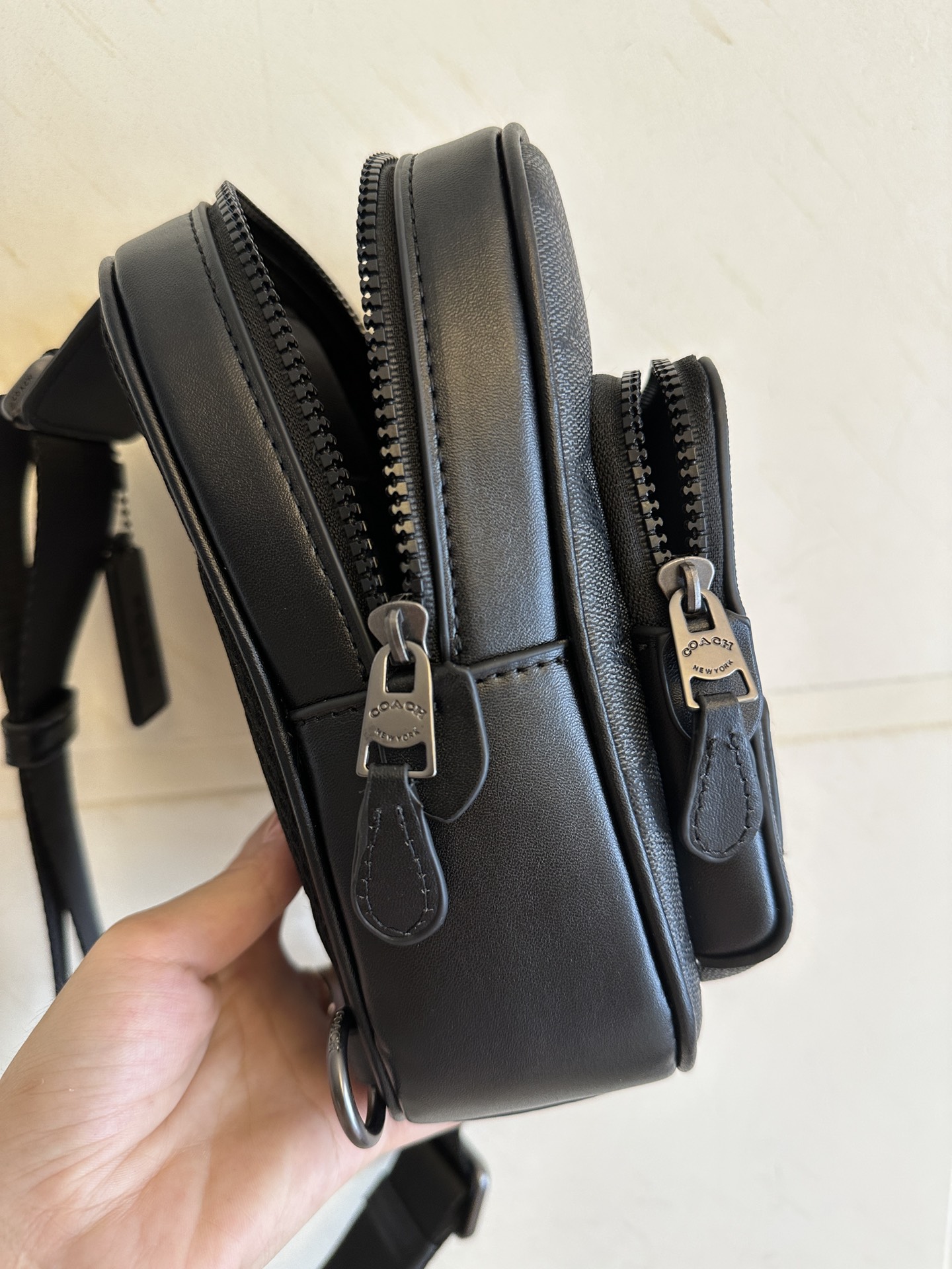 Coach 新款COACH蔻驰CL412奥莱WEST牛皮男款斜背包胸包