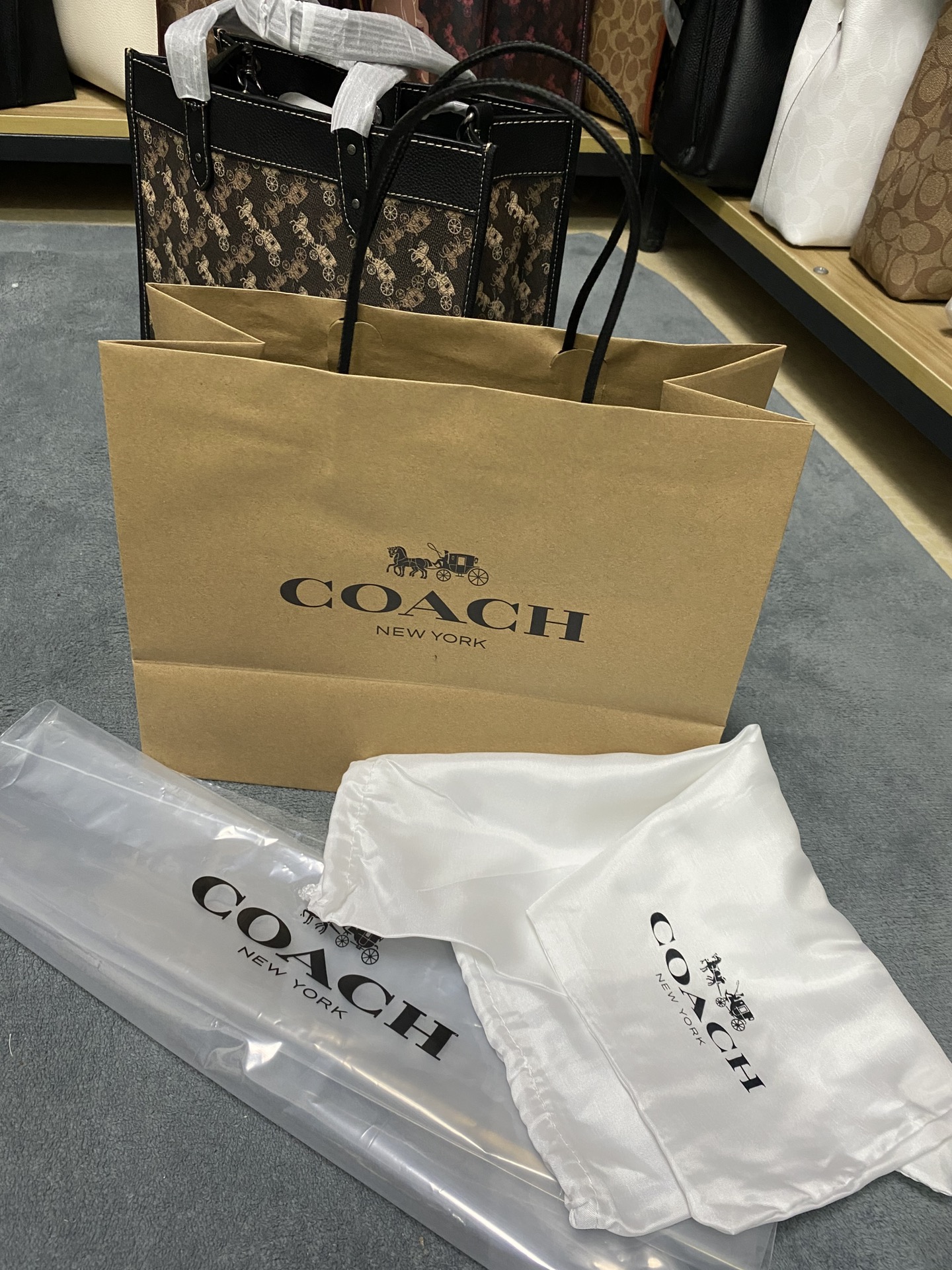 Coach 包装配件大号¥10一套，中号¥8一套