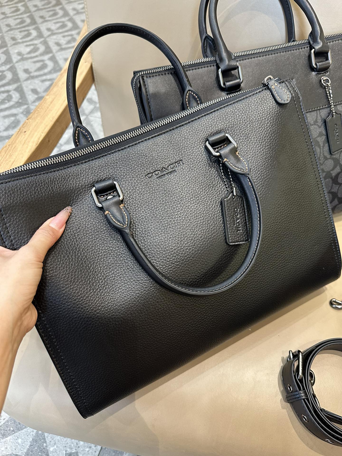 Coach coach蔻驰C0243 C2682男士公文包GOTHAM公事包商务文件包 标志涂层帆布和精制小牛皮