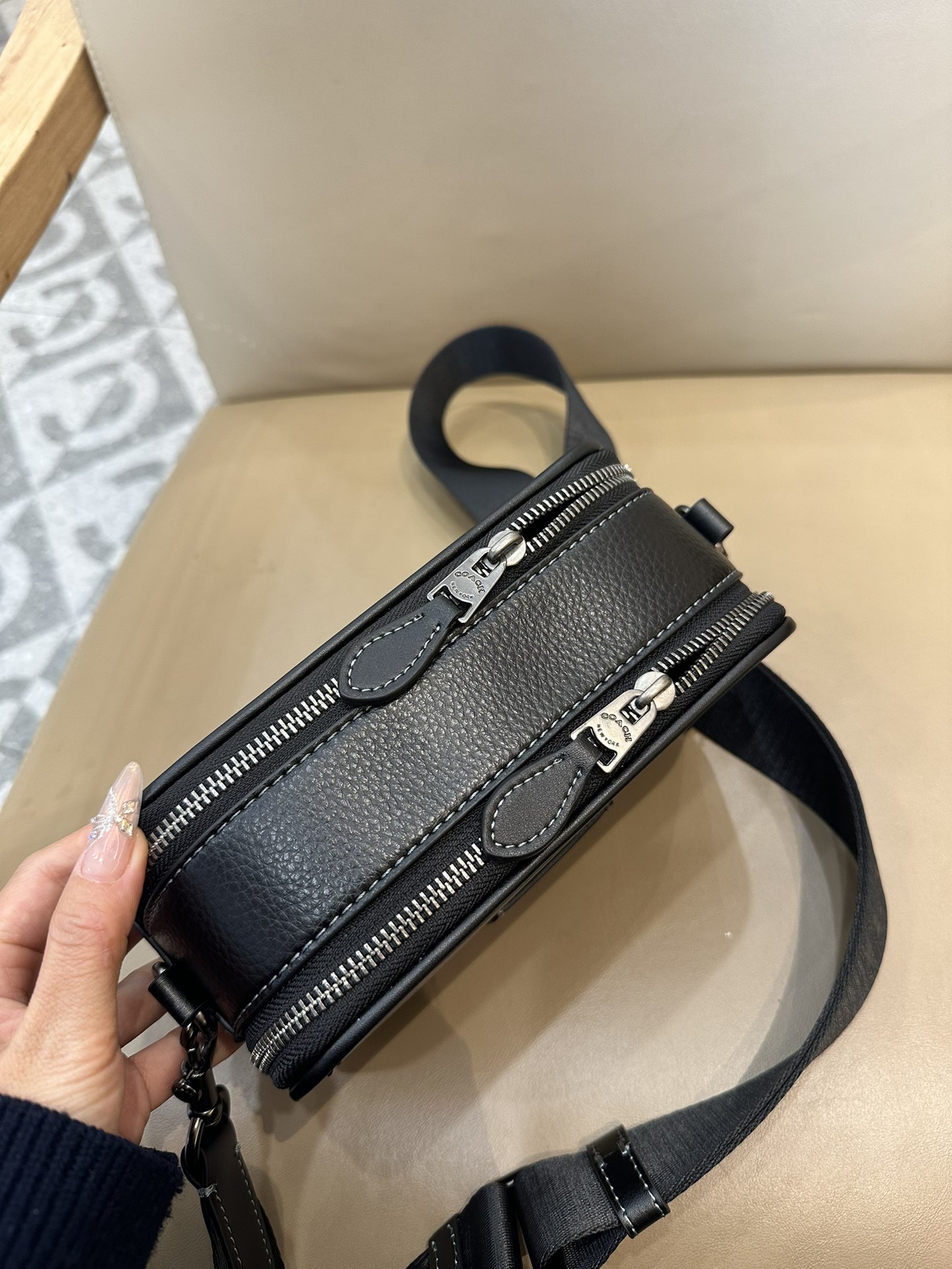 Coach COACH/蔻驰CM109 CM113奥莱男士 标志WYATT斜挎包单肩包 人造革配牛皮革