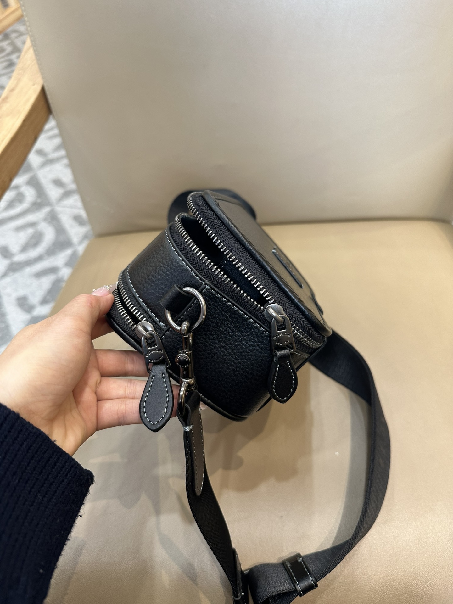 Coach COACH/蔻驰CM109 CM113奥莱男士 标志WYATT斜挎包单肩包 人造革配牛皮革