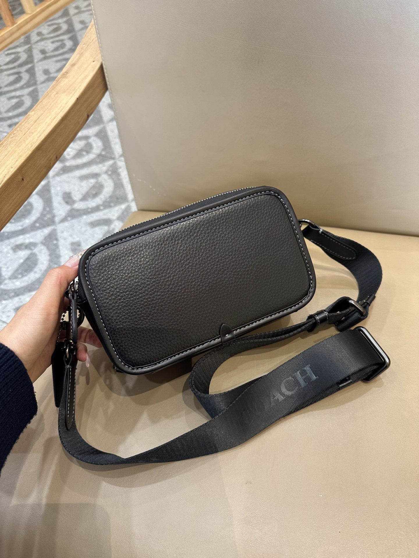 Coach COACH/蔻驰CW365 CM109 CM113 CAB80奥莱男士 标志WYATT斜挎包单肩包相机包 小方包 2个信用卡槽