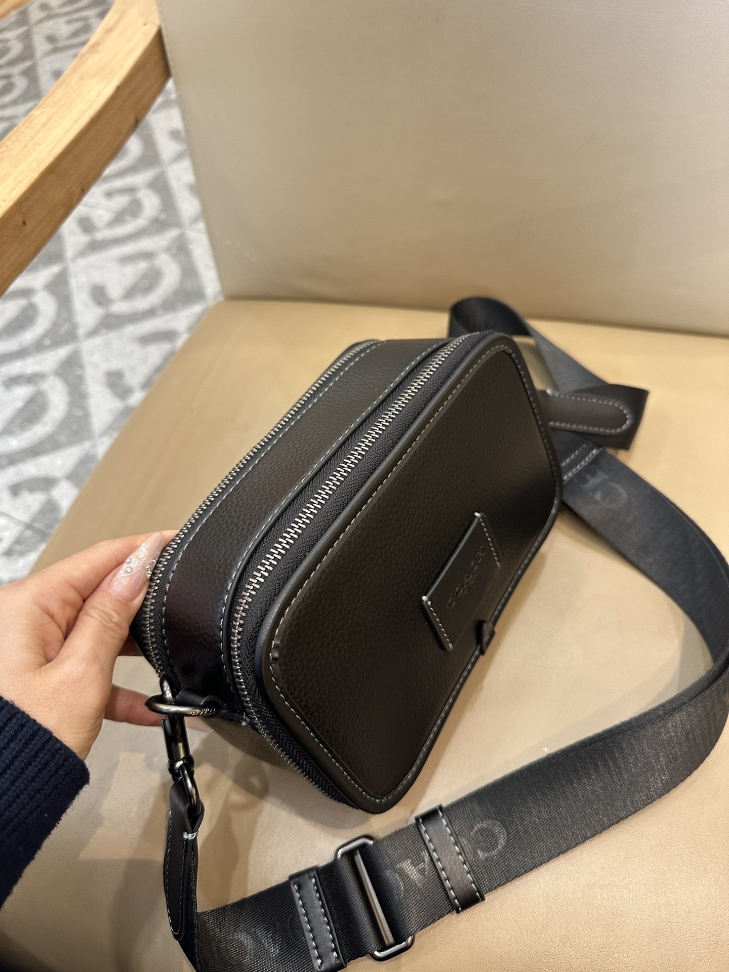 Coach COACH/蔻驰CM109 CM113奥莱男士 标志WYATT斜挎包单肩包 人造革配牛皮革