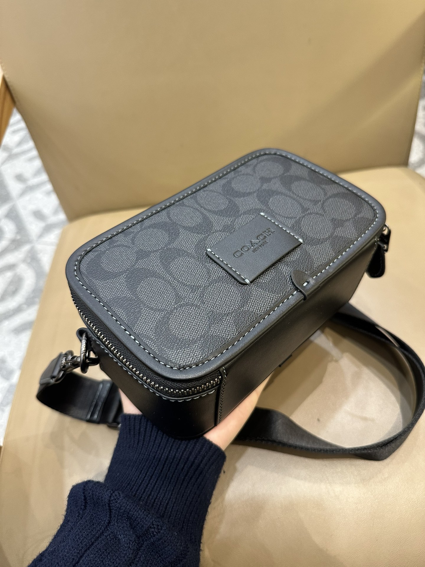 Coach COACH/蔻驰CM109 CM113奥莱男士 标志WYATT斜挎包单肩包 人造革配牛皮革