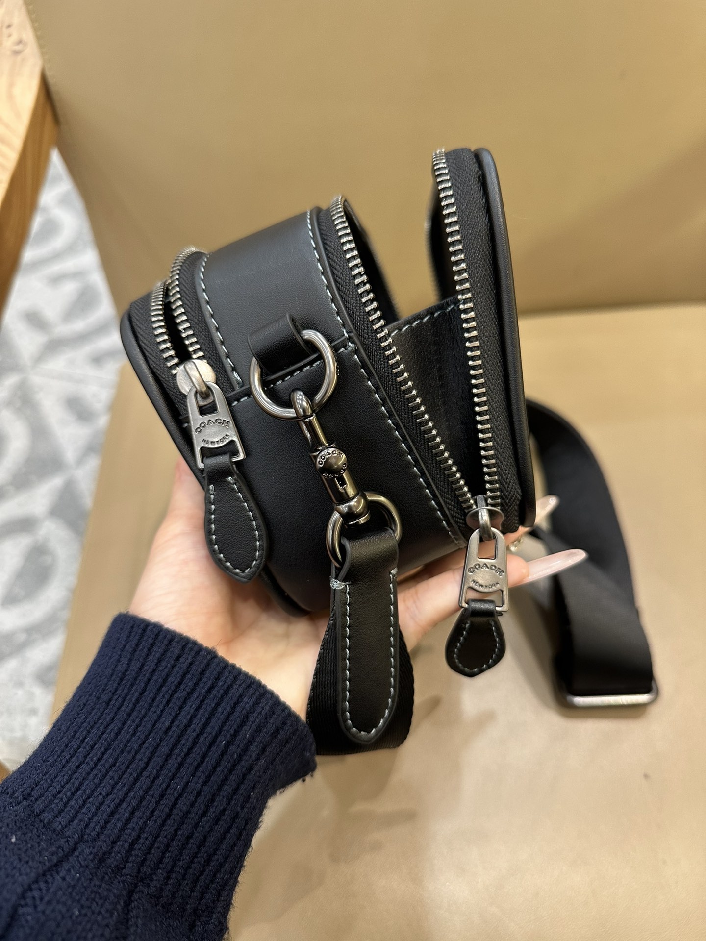 Coach COACH/蔻驰CM109 CM113奥莱男士 标志WYATT斜挎包单肩包 人造革配牛皮革