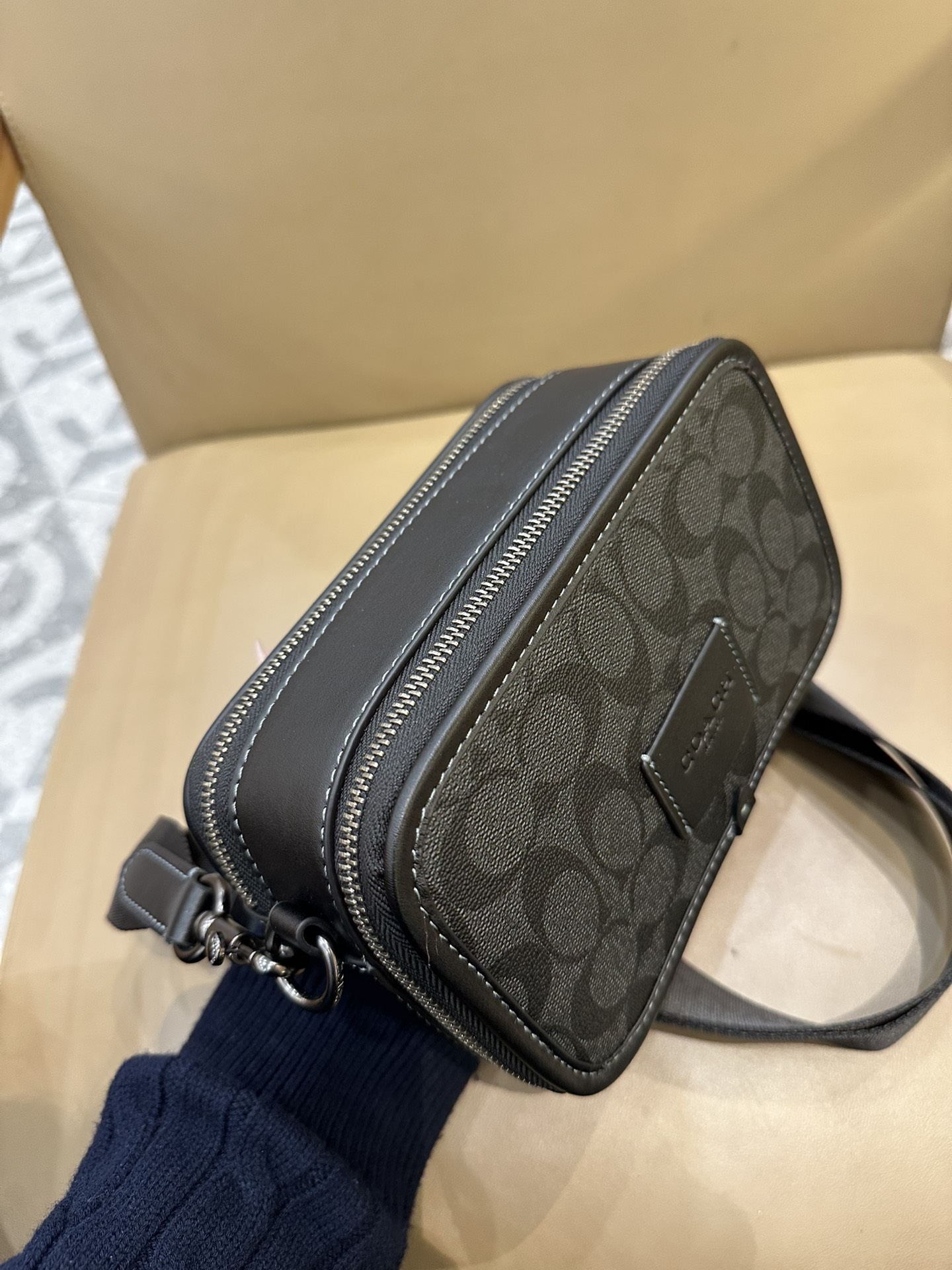 Coach COACH/蔻驰CM109 CM113奥莱男士 标志WYATT斜挎包单肩包 人造革配牛皮革