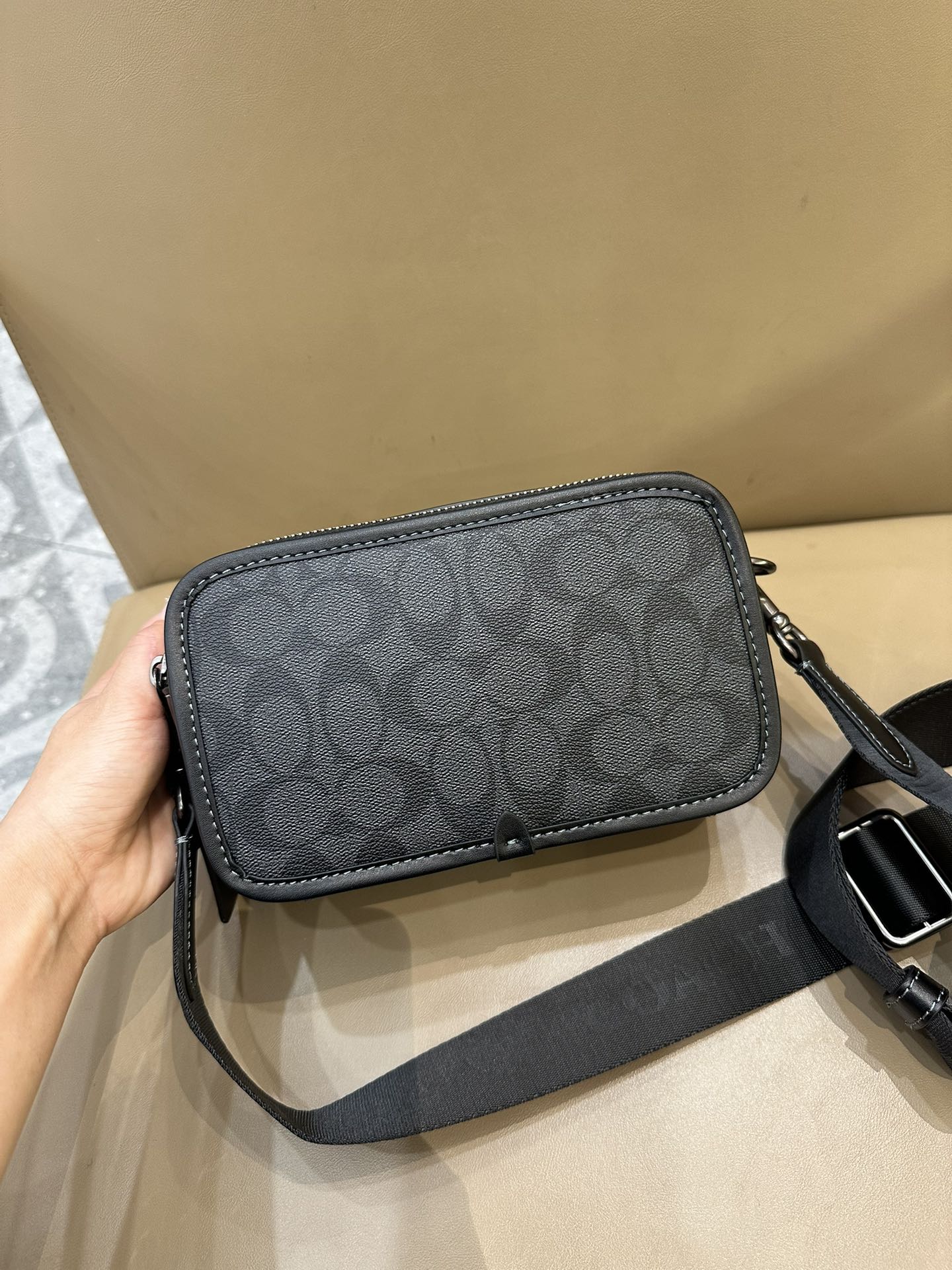 Coach COACH/蔻驰CM109 CM113奥莱男士 标志WYATT斜挎包单肩包 人造革配牛皮革