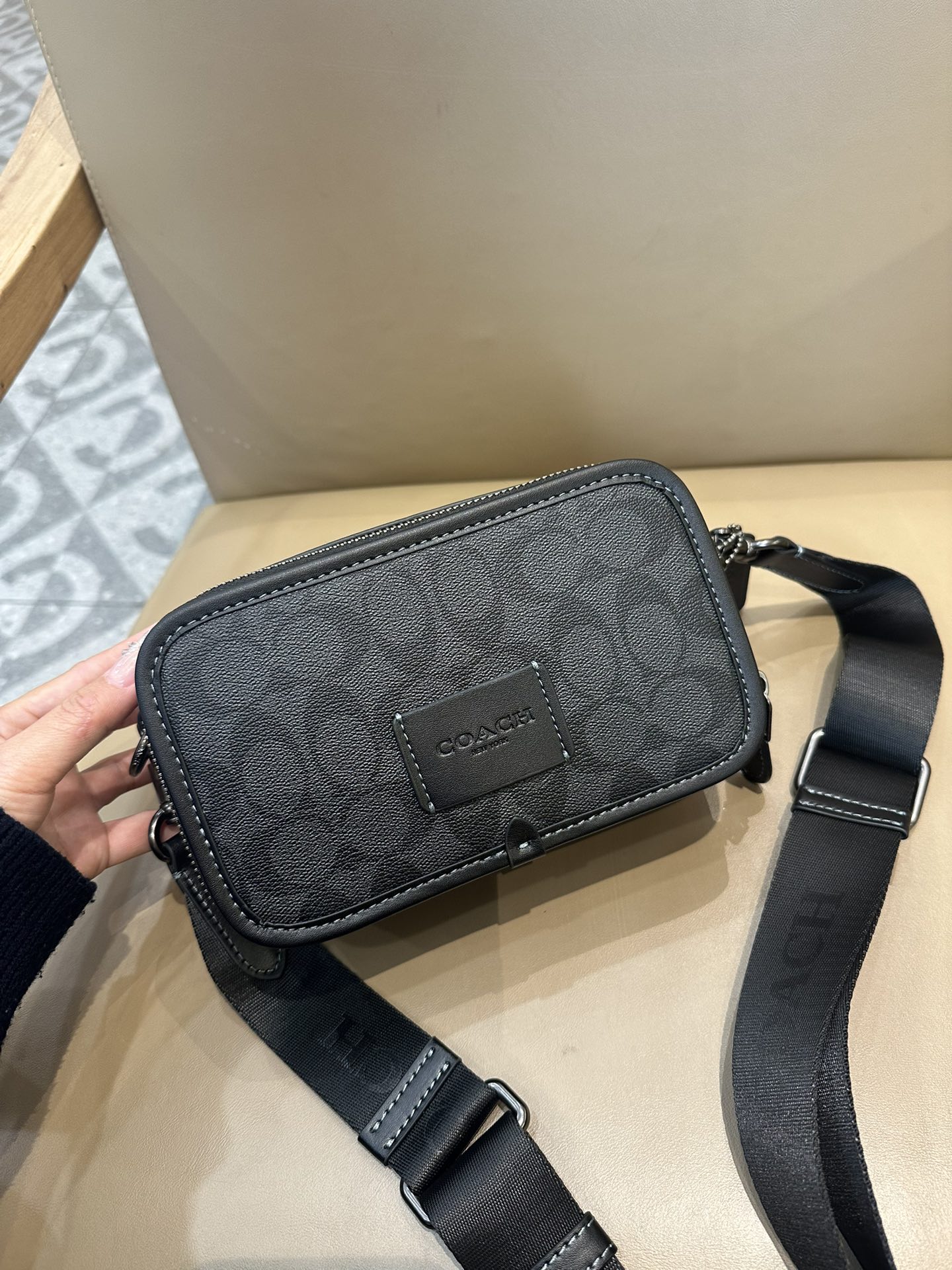 Coach COACH/蔻驰CM109 CM113奥莱男士 标志WYATT斜挎包单肩包 人造革配牛皮革