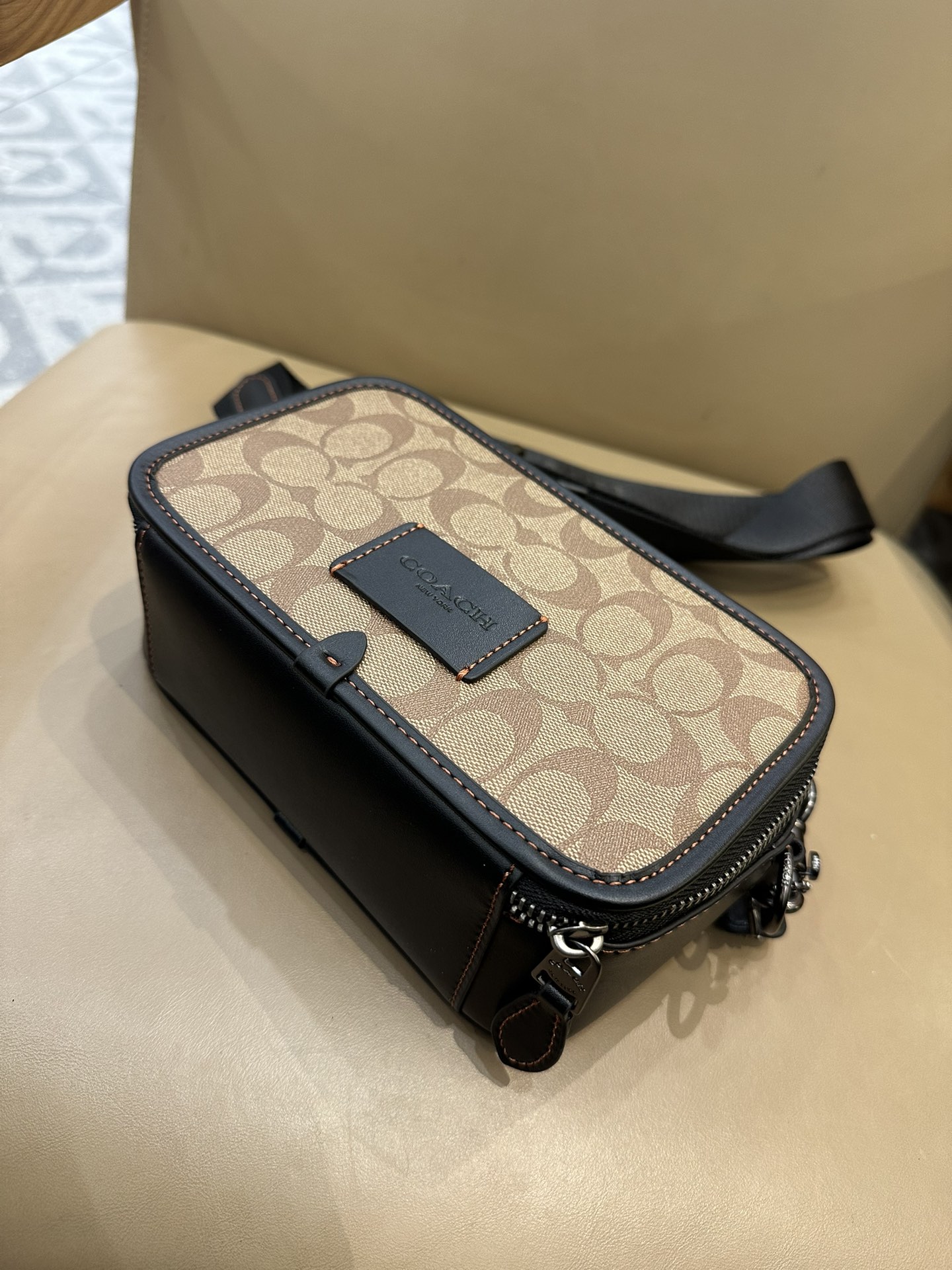 Coach COACH/蔻驰CW365 CM109 CM113 CAB80奥莱男士 标志WYATT斜挎包单肩包相机包 小方包 2个信用卡槽
