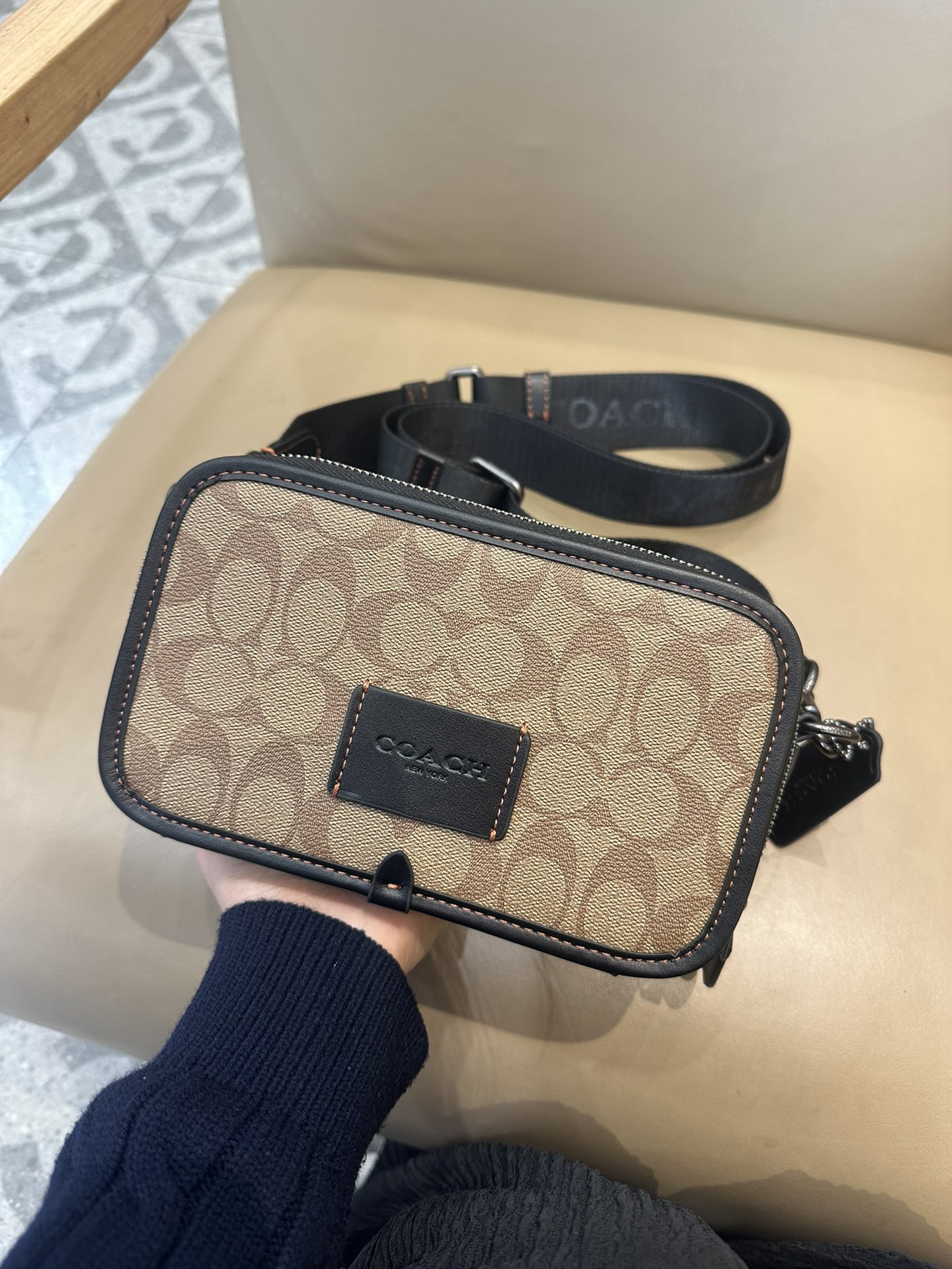 Coach COACH/蔻驰CM109 CM113奥莱男士 标志WYATT斜挎包单肩包 人造革配牛皮革
