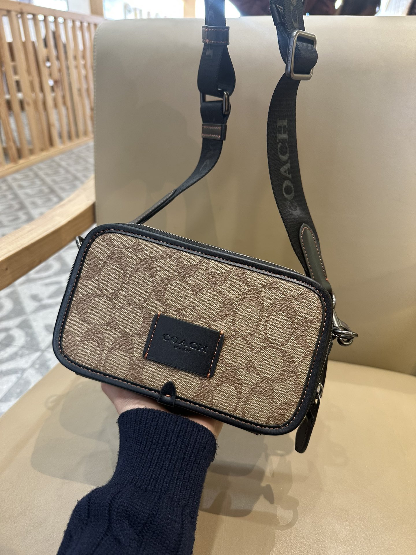 Coach COACH/蔻驰CW365 CM109 CM113 CAB80奥莱男士 标志WYATT斜挎包单肩包相机包 小方包 2个信用卡槽