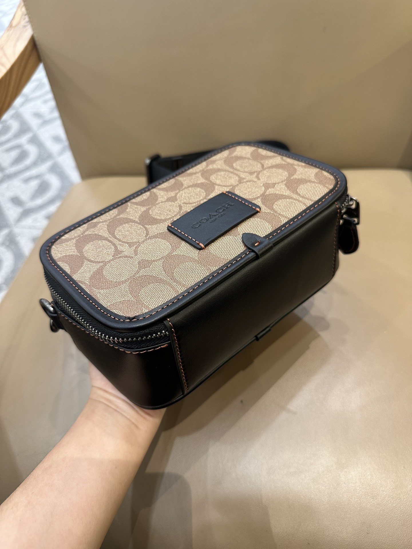 Coach COACH/蔻驰CM109 CM113奥莱男士 标志WYATT斜挎包单肩包 人造革配牛皮革