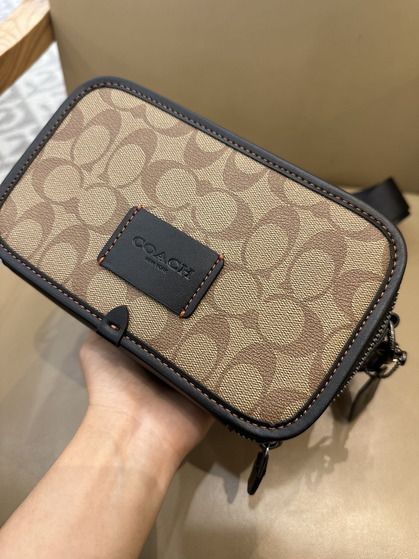 Coach COACH/蔻驰CW365 CM109 CM113 CAB80奥莱男士 标志WYATT斜挎包单肩包相机包 小方包 2个信用卡槽