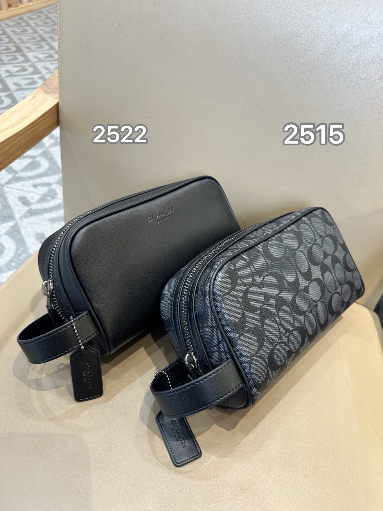 [Coach26 Premium New Product] COACH/Coach Outlet Presbyopia 2515 Plain Weave 2522 Classic Logo Presbyopia Small Travel Bag Cosmetic Bag Storage B