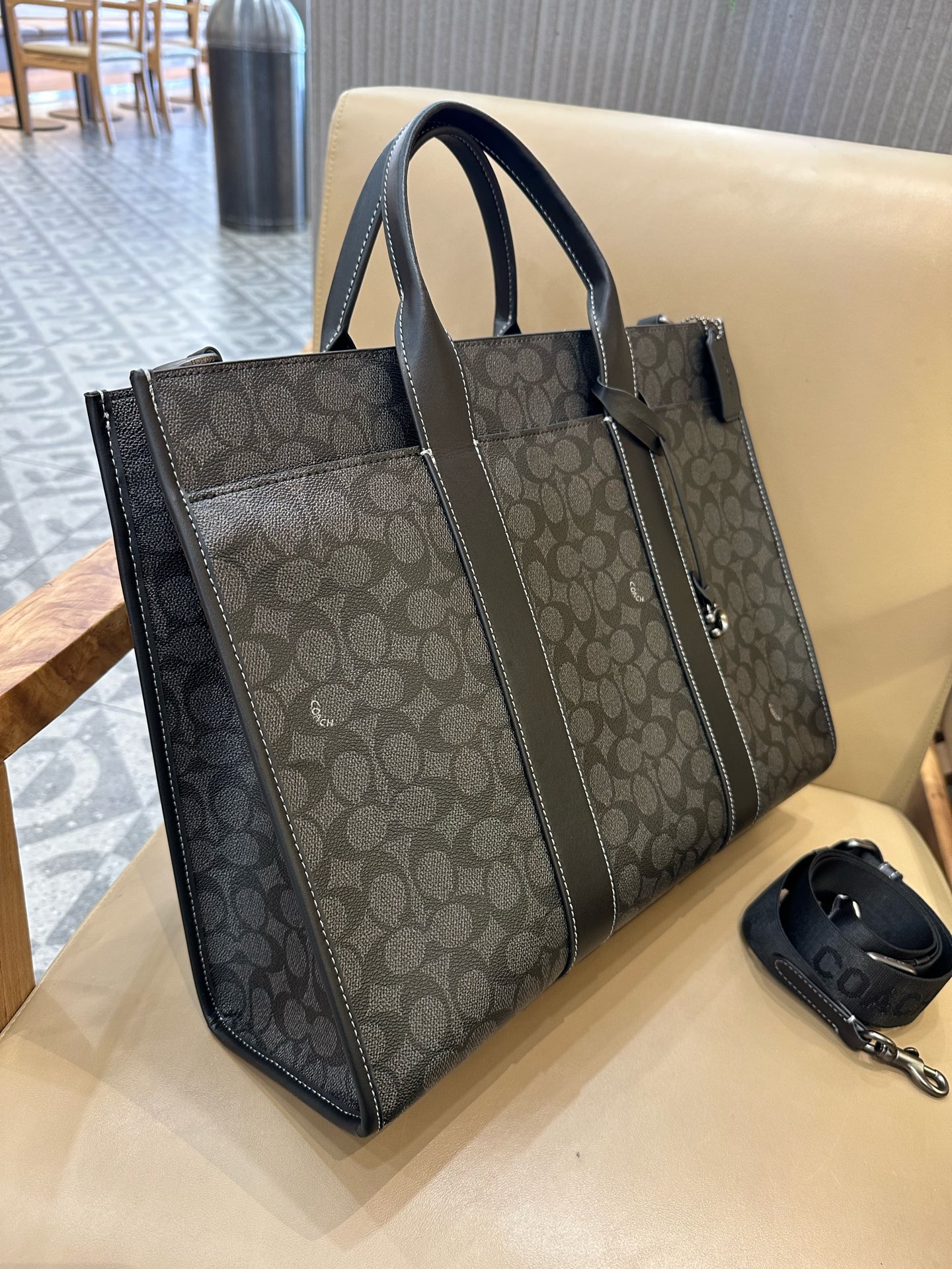[New Product] COACH/Coach Litchi Pattern CY771 Presbyopia CY772 Men's Classic Logo WESLEY Tote Bag Shoulder Bag Crossbody Bag Business Briefcase
