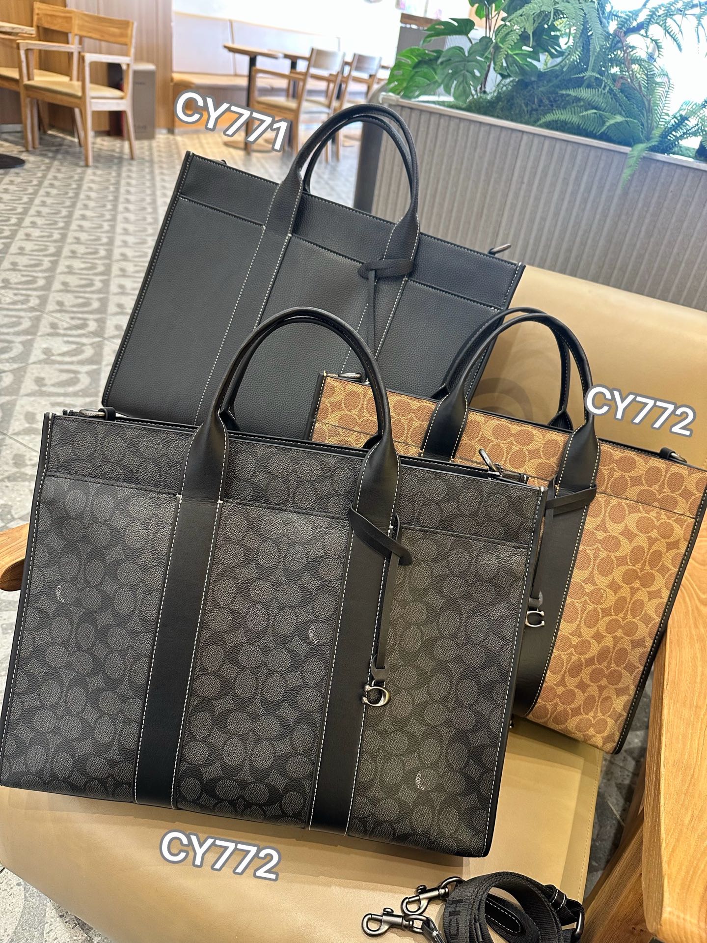 Coach 荔枝纹CY771 老花CY772 三色